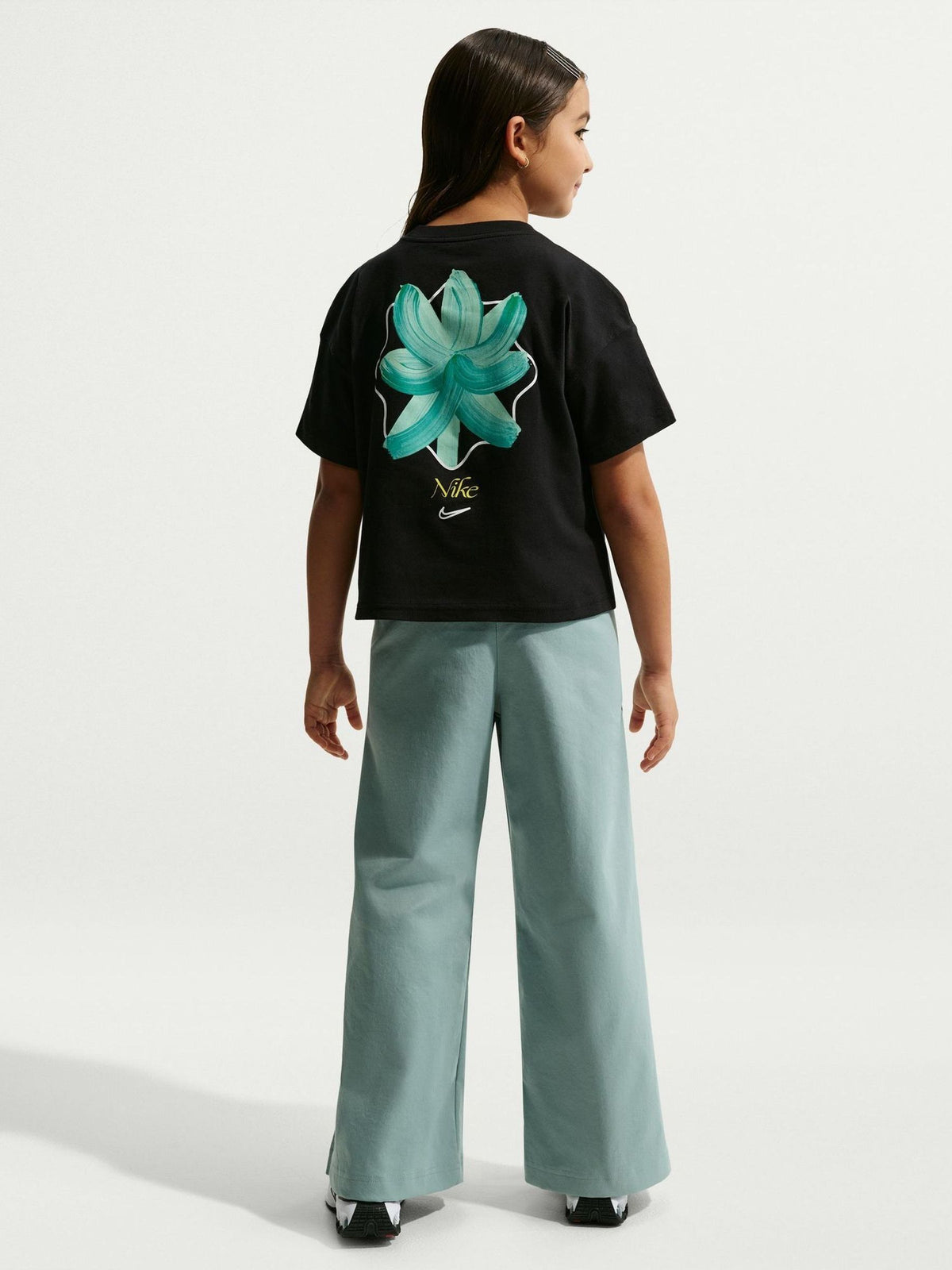 Dsiney Kidz - Nike Black Flower Graphic Boxy T-Shirt image 2