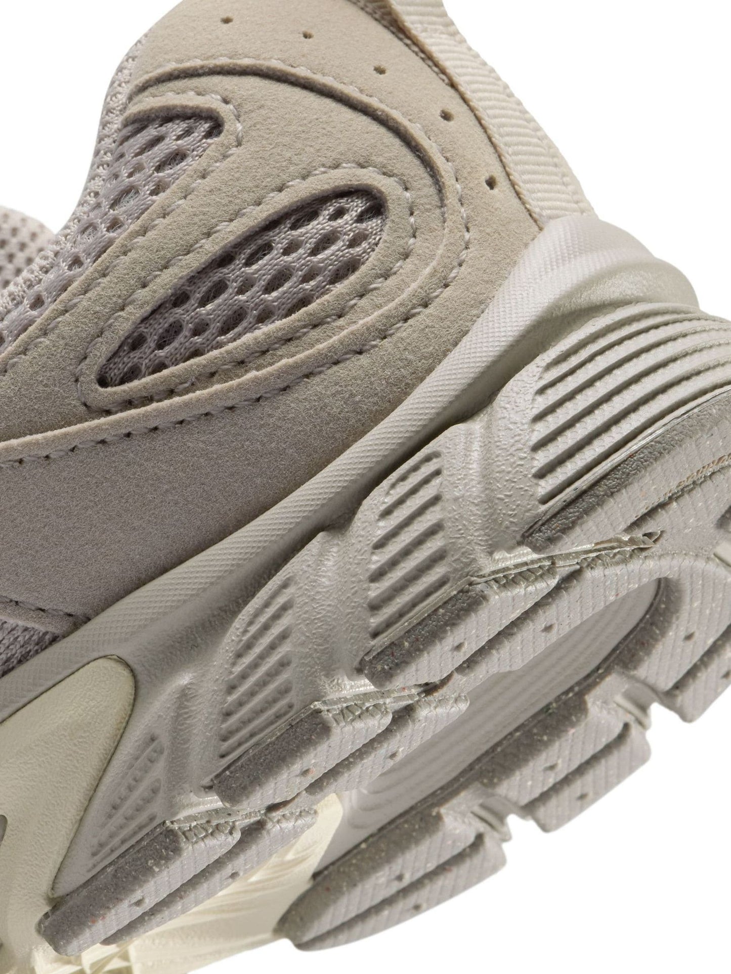 Nike Brown Junior V5 Runner Trainers image 10