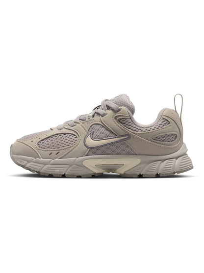 Nike Brown Junior V5 Runner Trainers image 2