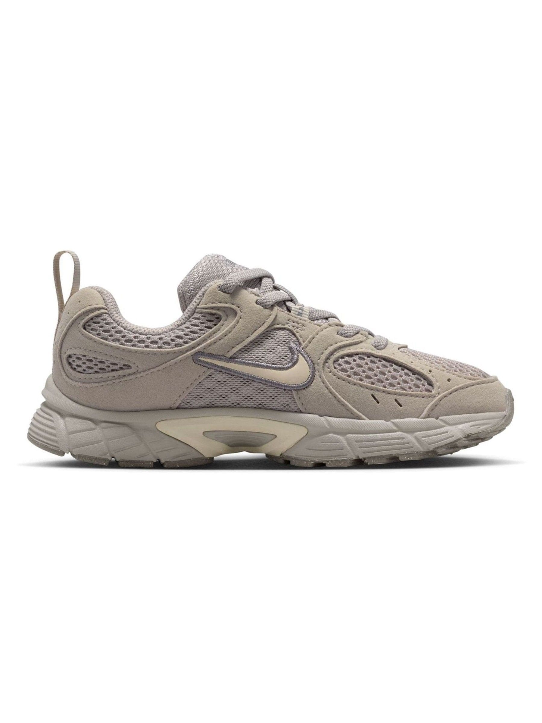 Nike Brown Junior V5 Runner Trainers image 3