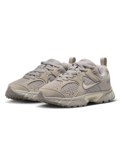 Nike Brown Junior V5 Runner Trainers image 5