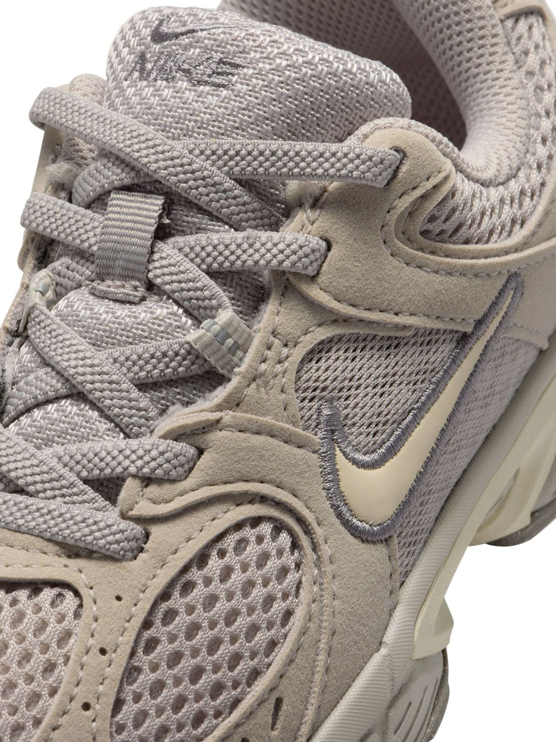 Nike Brown Junior V5 Runner Trainers image 9