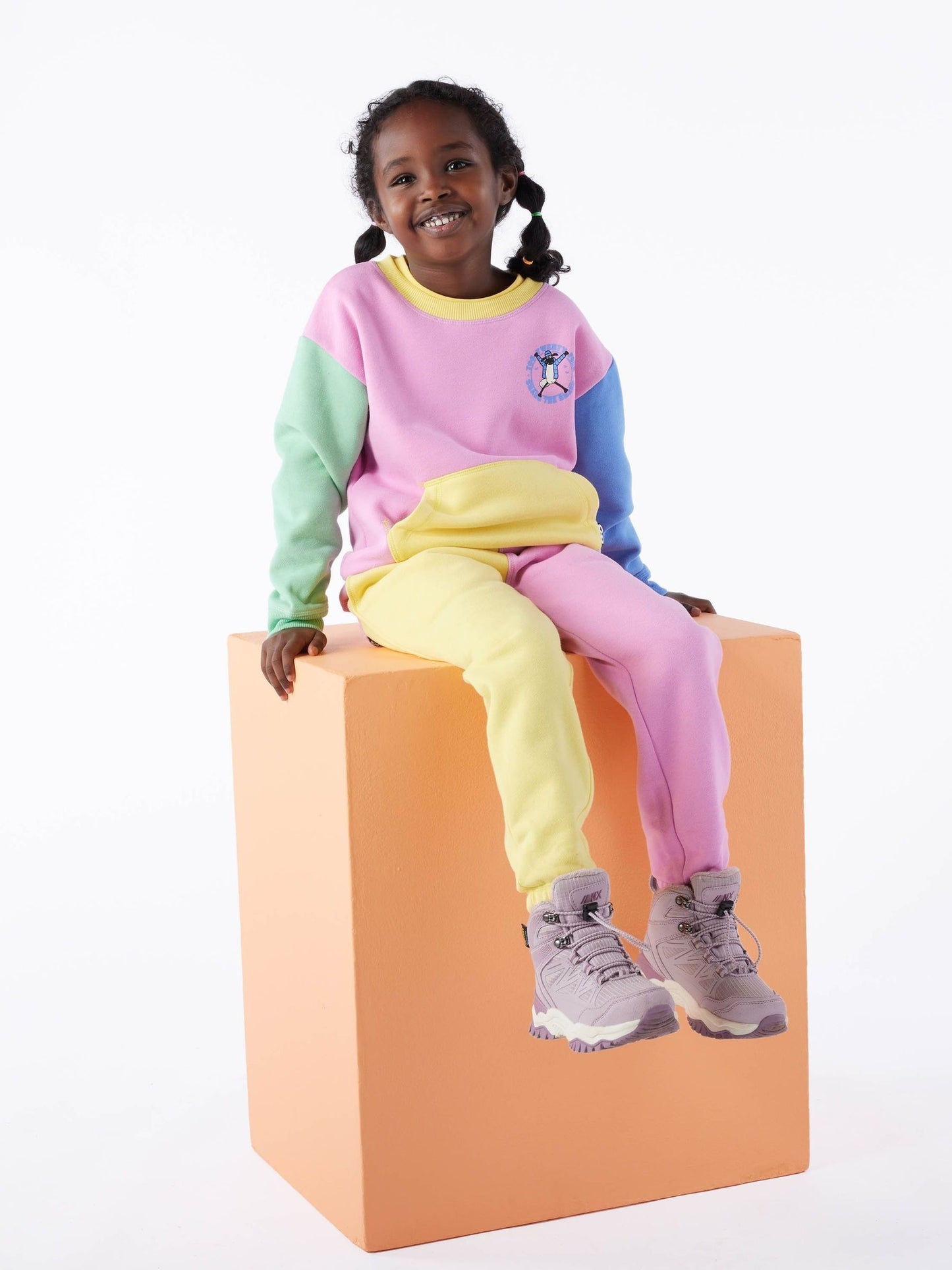 Tog 24 Pink Kids Valais Shaun The Sheep Print Joggers image 3
