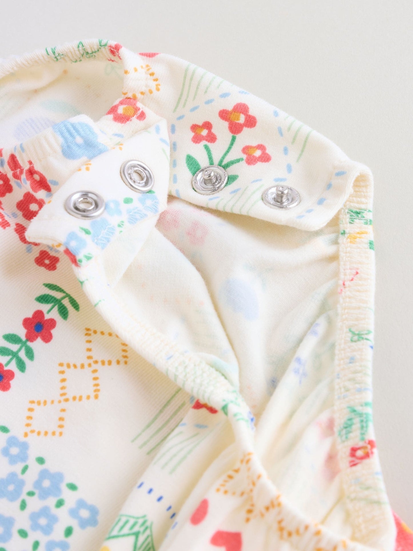 Red and White Embroidered Patterned Jersey Baby Rompers 3 Pack image 4