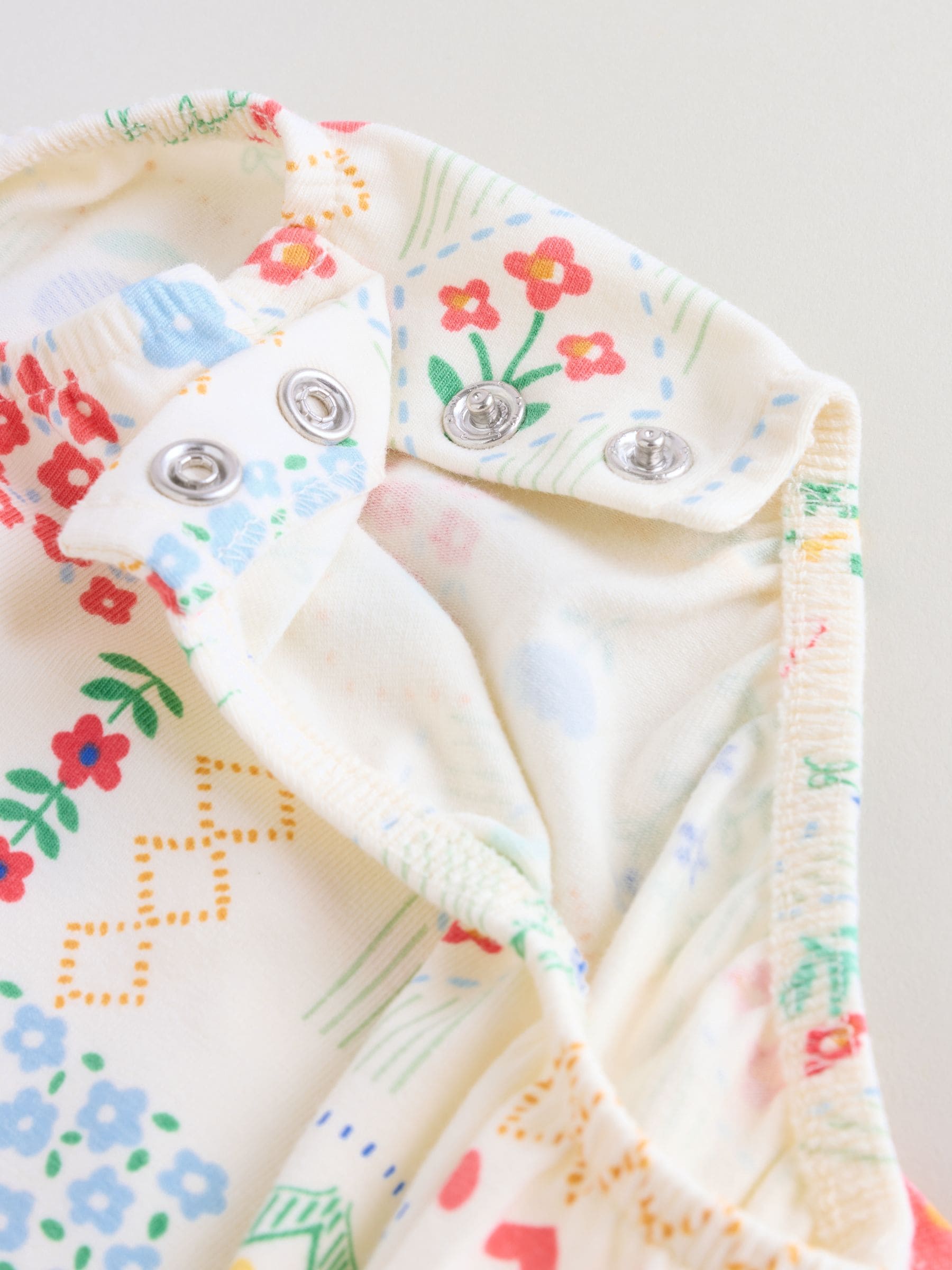 Red and White Embroidered Patterned Jersey Baby Rompers 3 Pack image 4
