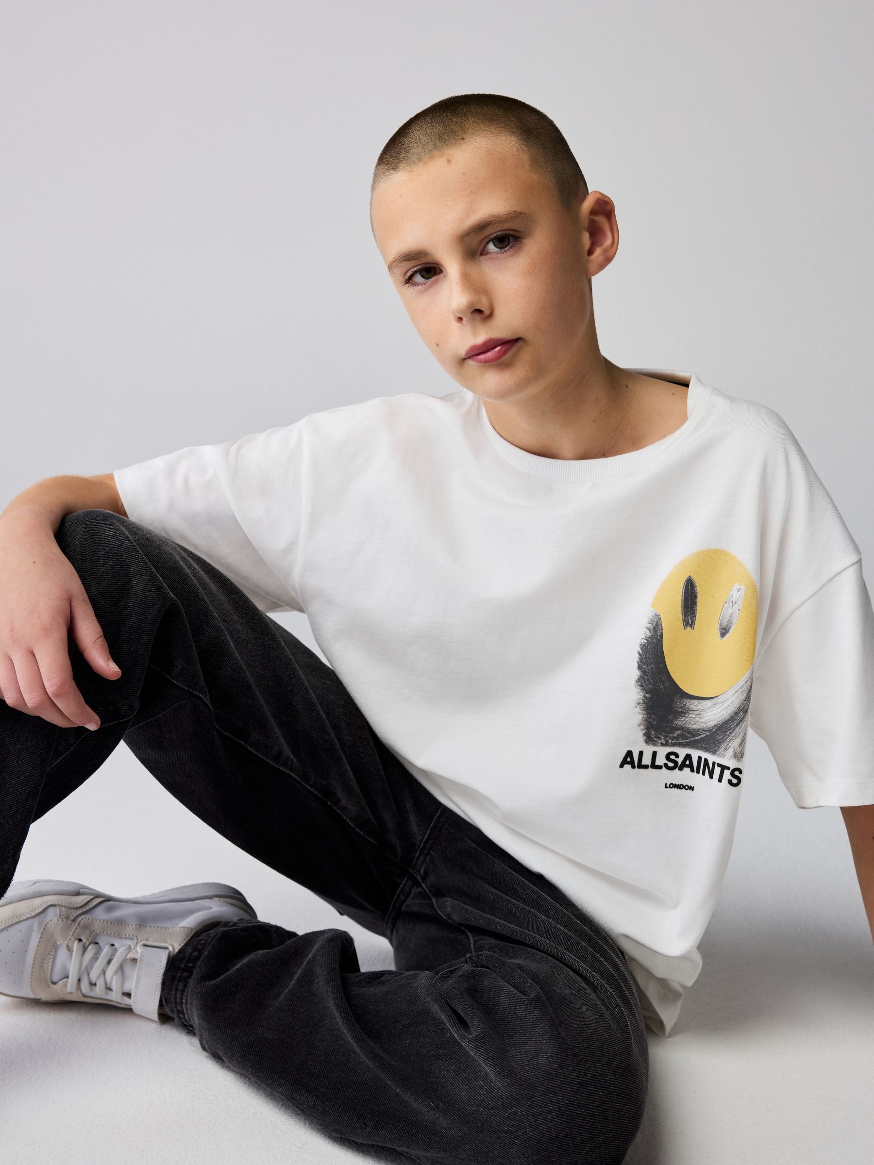 Dsiney Kidz - smALLSAINTS White/Party Wave Oversized Graphic Crew Neck T-Shirt image 3