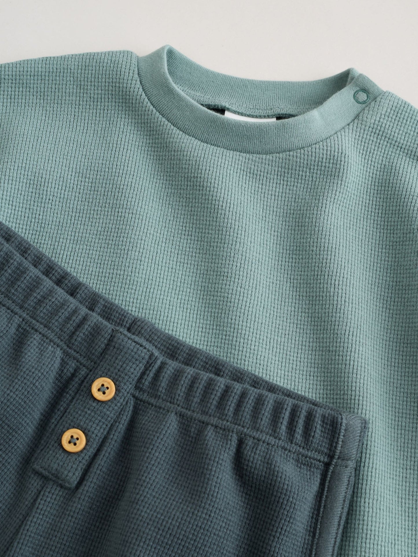 Green Long Sleeve Top and Shorts Baby Set (0mths-2yrs) image 7