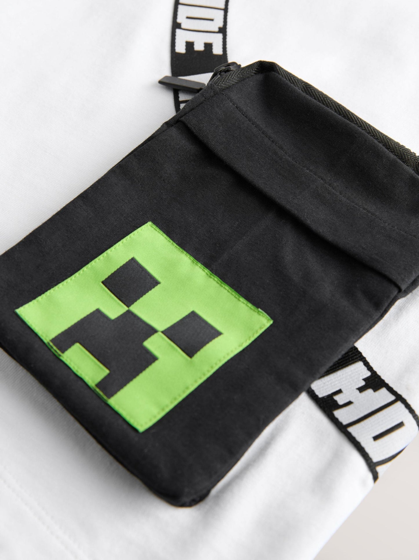 Dsiney Kidz - White/Black Minecraft Bag T-Shirt and Shorts Set (3-16yrs) image 8