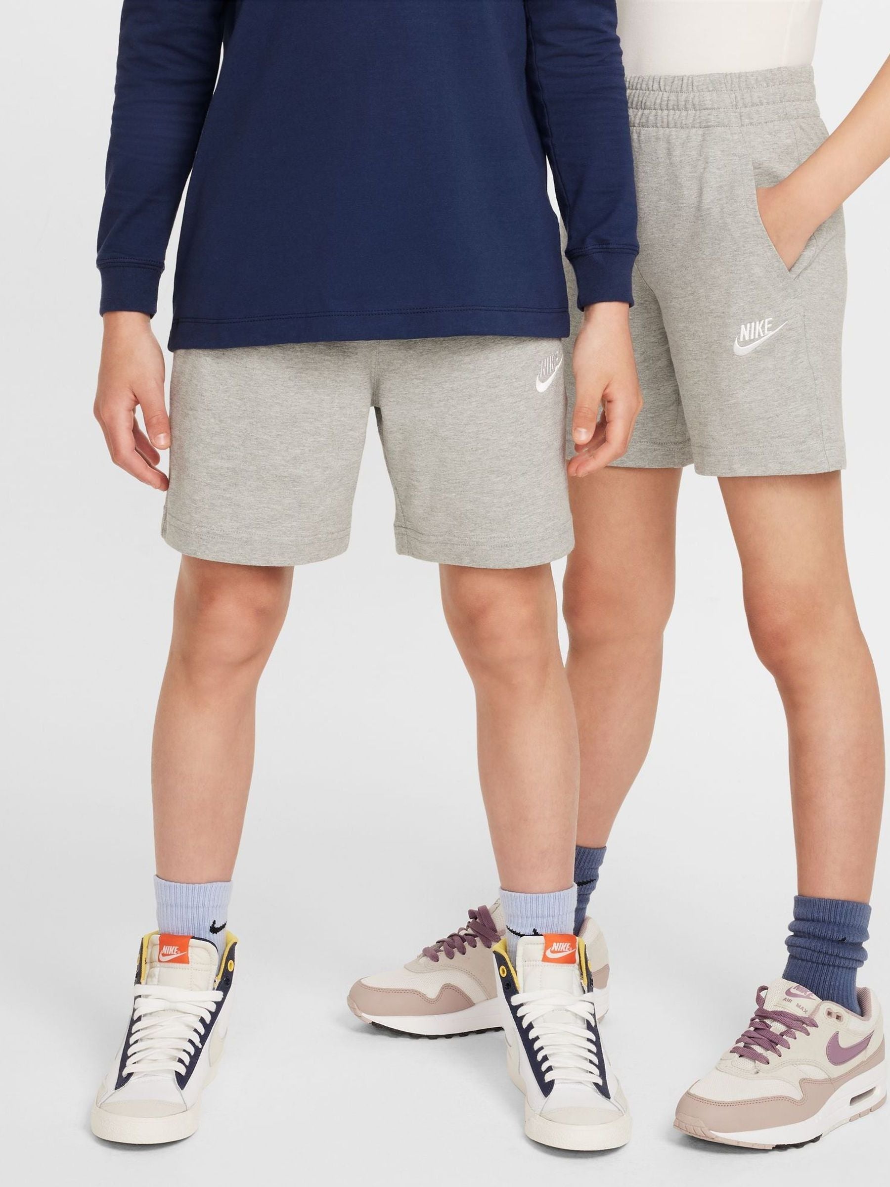 Dsiney Kidz - Nike Dark Grey Heather Sportswear Club Shorts image 3