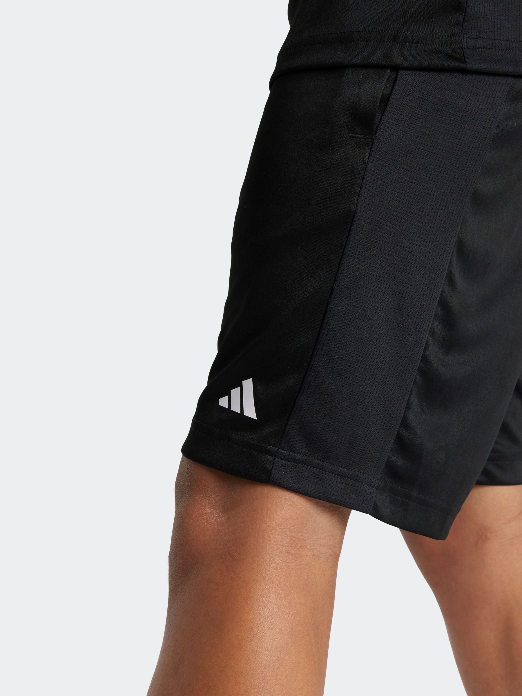 Dsiney Kidz - adidas Black Train Essentials Logo Regular Fit Shorts Kids image 4