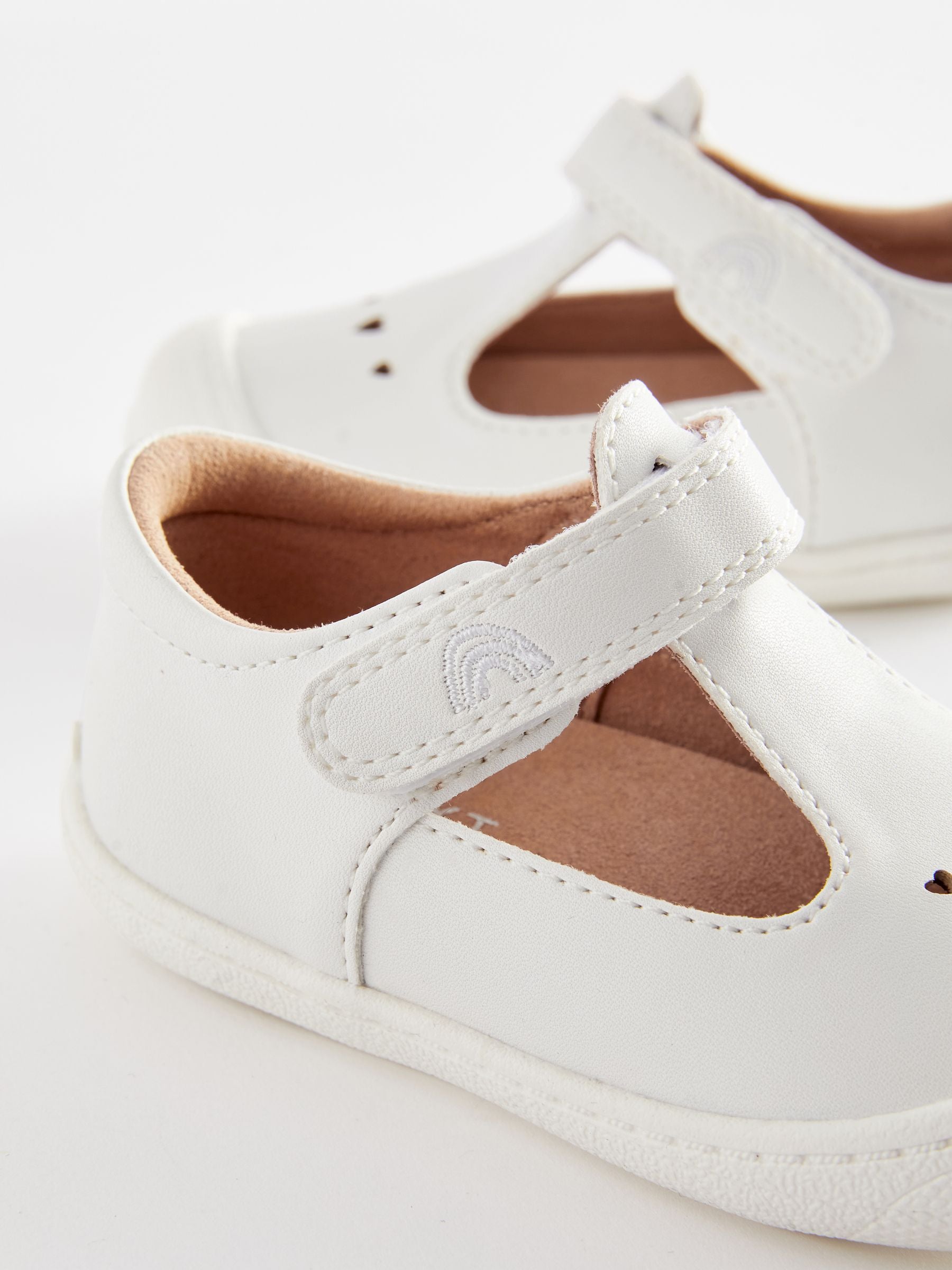White Standard Fit (F) Crawler T-Bar Shoes image 4