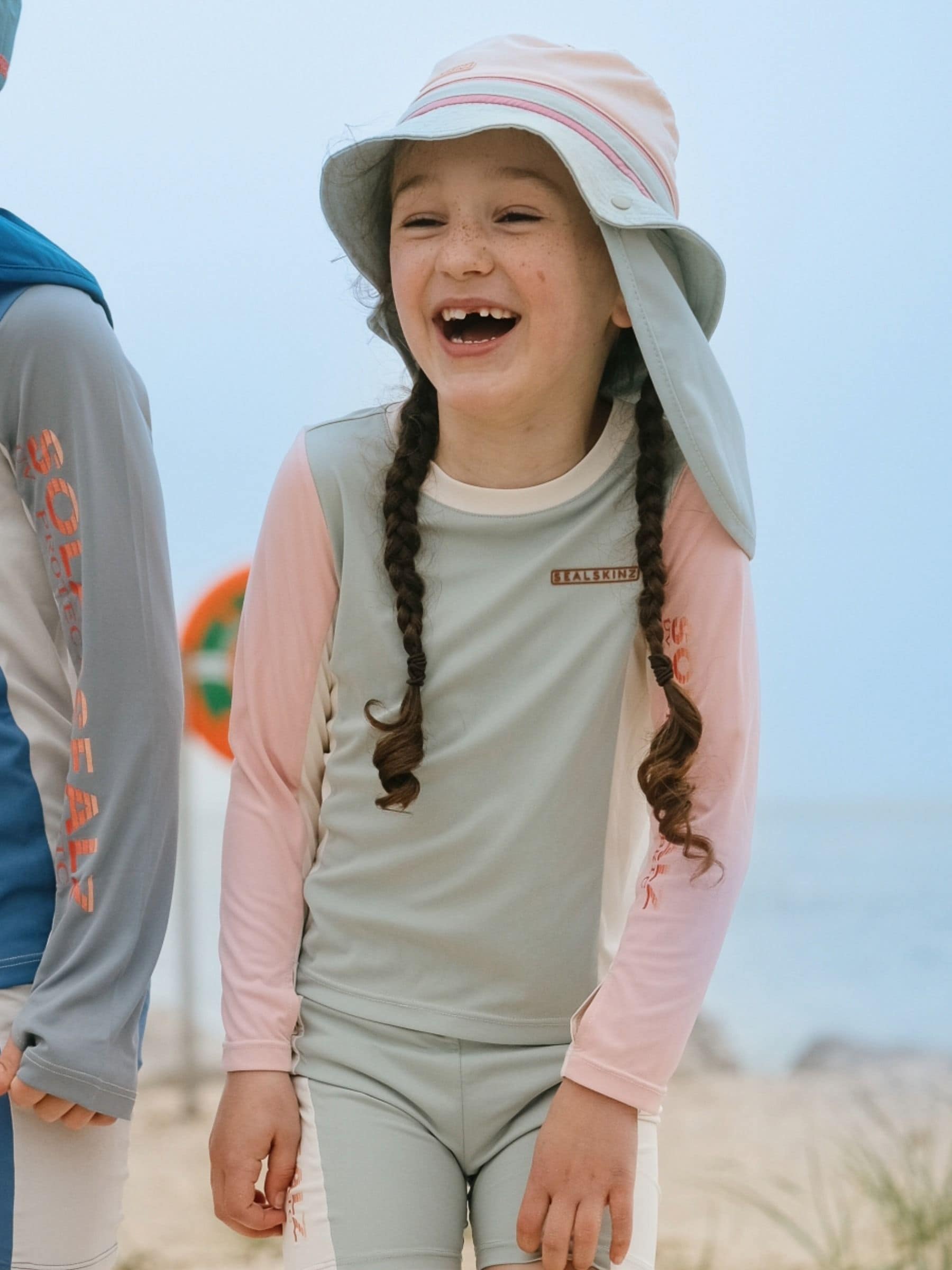 Sealskinz Pink Woodton Kid's Boonie Hat with Neck Protector image 2