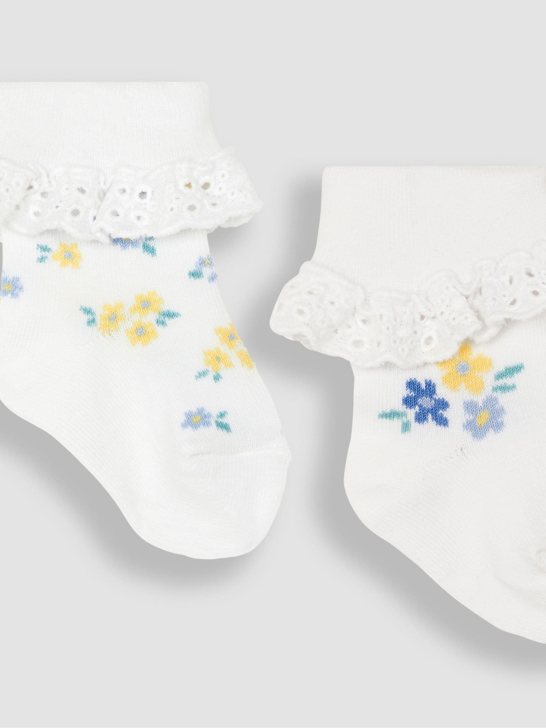 JoJo Maman Bébé White Floral 2-Pack Frilly Socks image 2