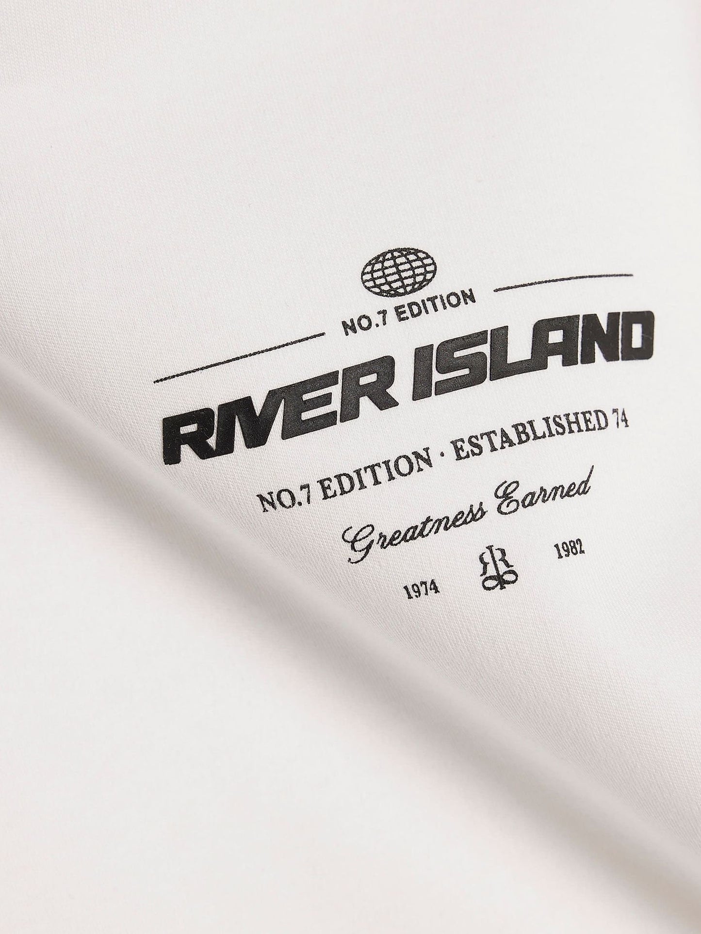 Dsiney Kidz - River Island White River Athelesuire T-Shirt & Jogger Set image 4