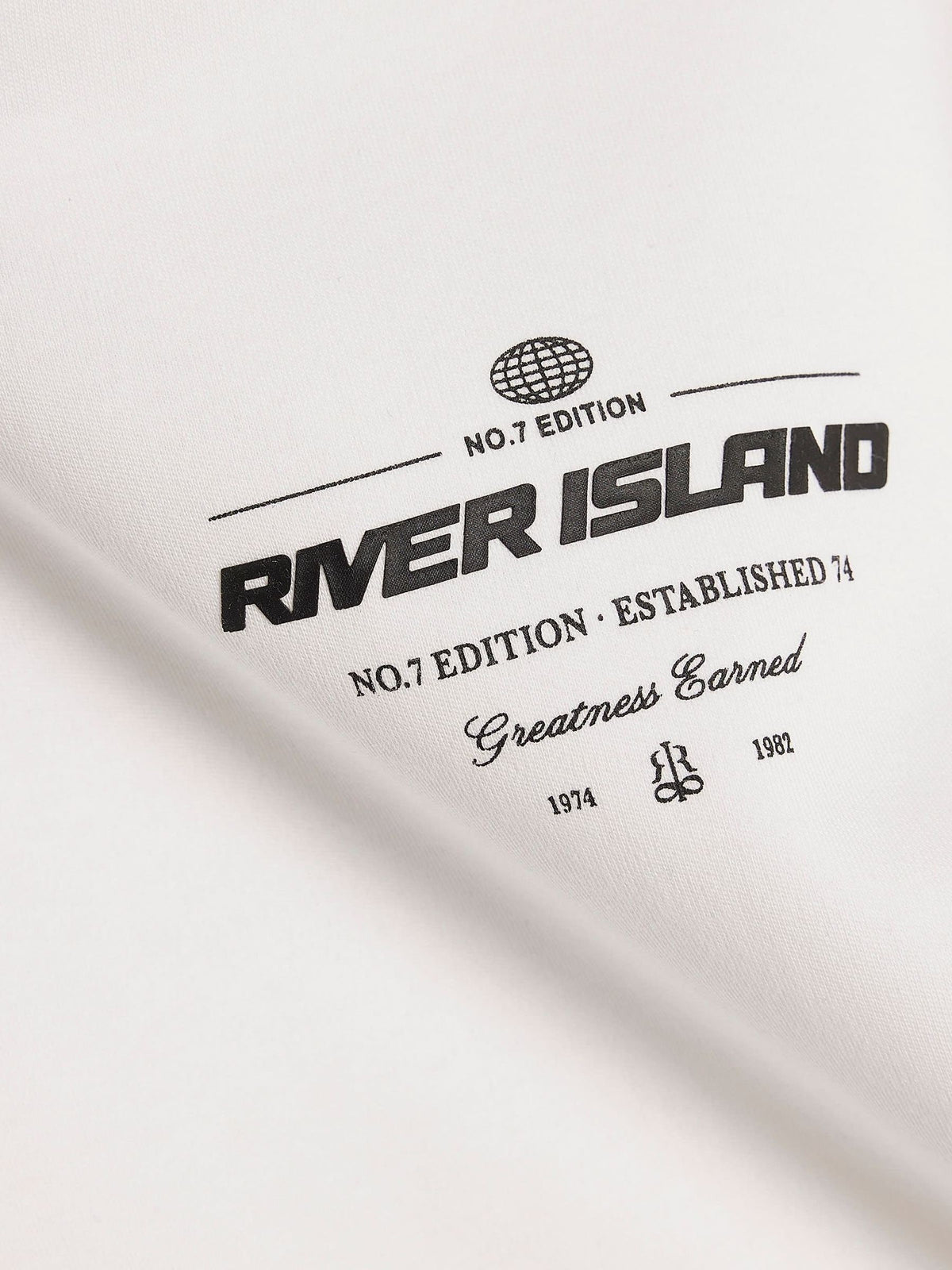 Dsiney Kidz - River Island White River Athelesuire T-Shirt & Jogger Set image 4