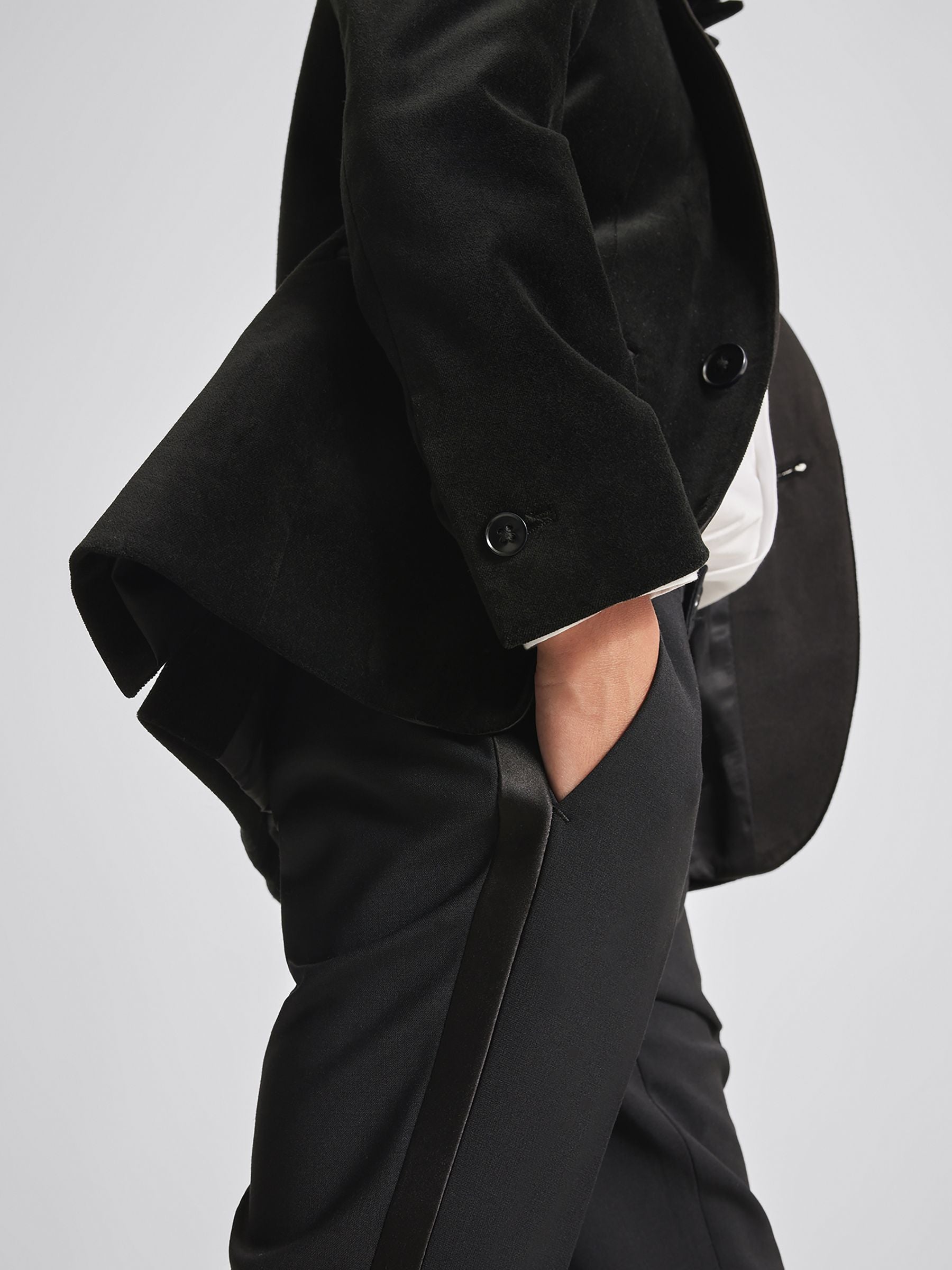 Reiss Black Ace 4-9 yrs Single Breasted Velvet Blazer image 4