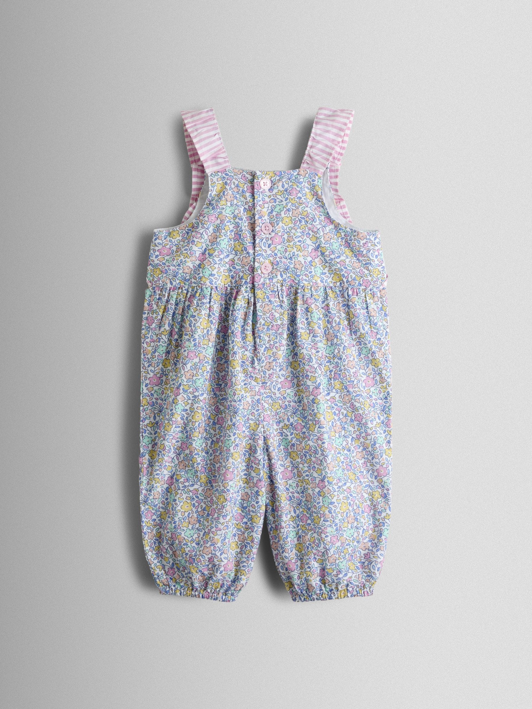JoJo Maman Bébé Cream Floral Spliced Dungarees T-Shirt and Hat Set image 3