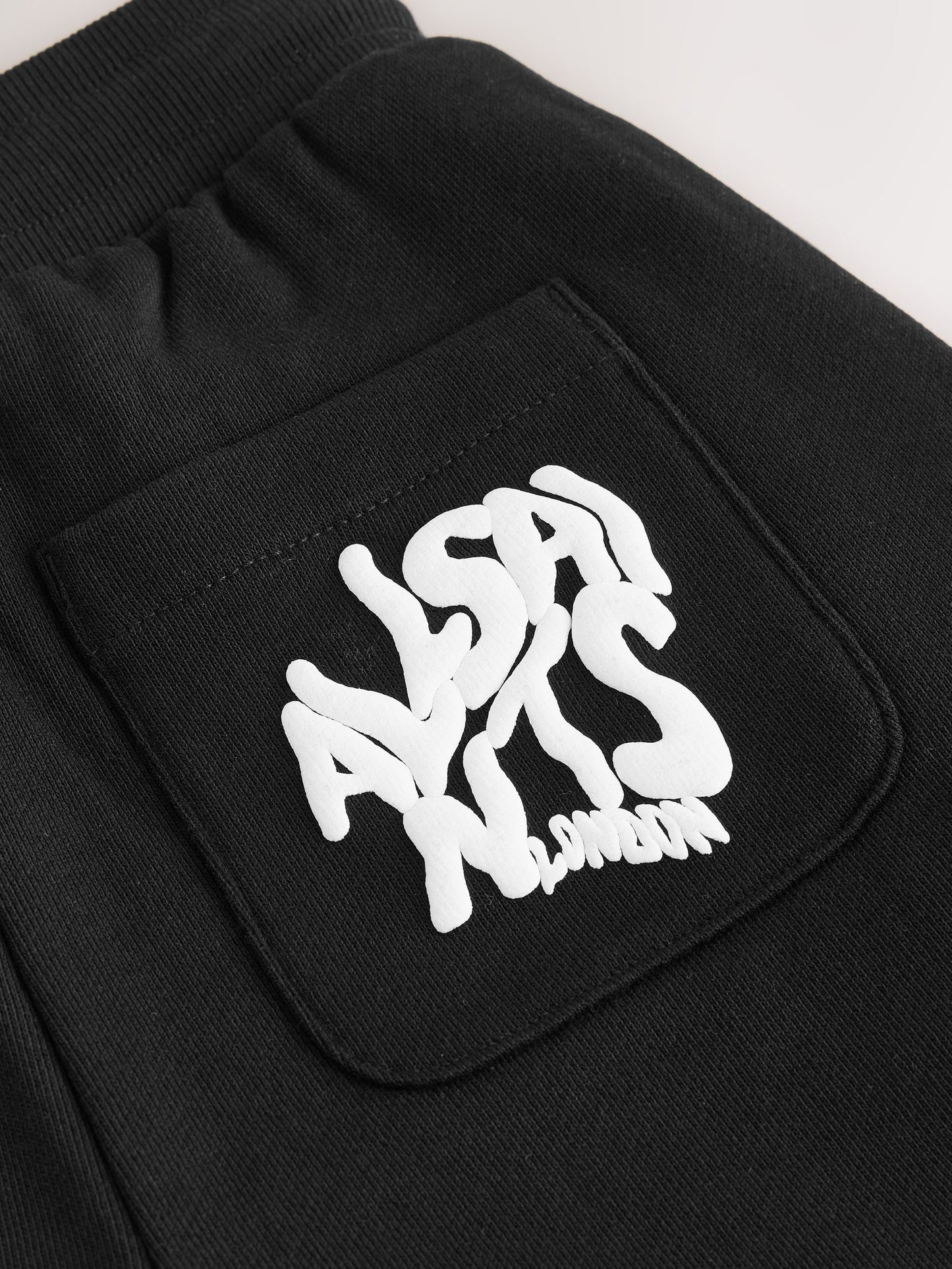 Dsiney Kidz - smALLSAINTS Black Orlando Bermuda Sweat Shorts image 9