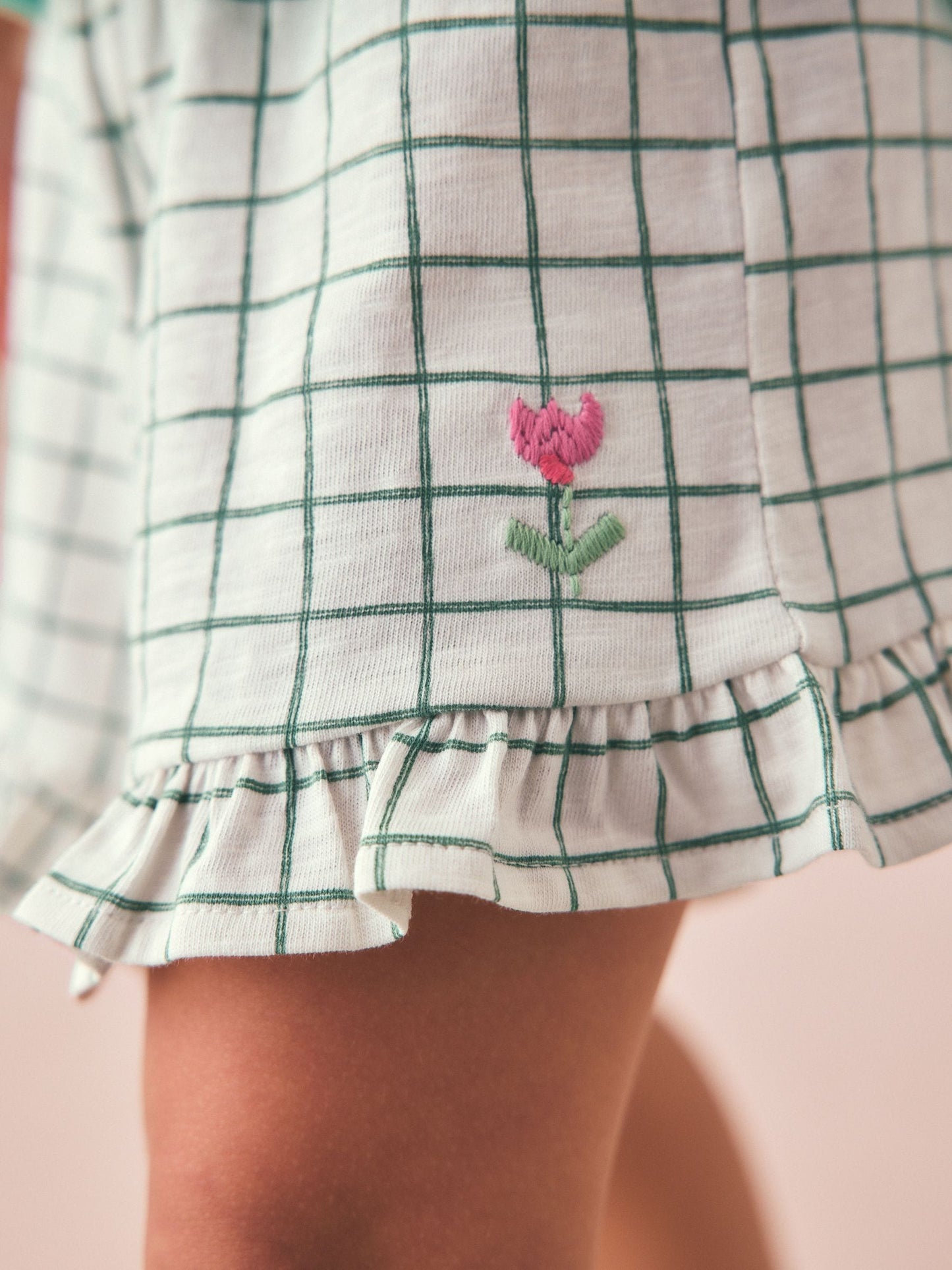 Ecru White Flower Shorts (3mths-7yrs) image 4