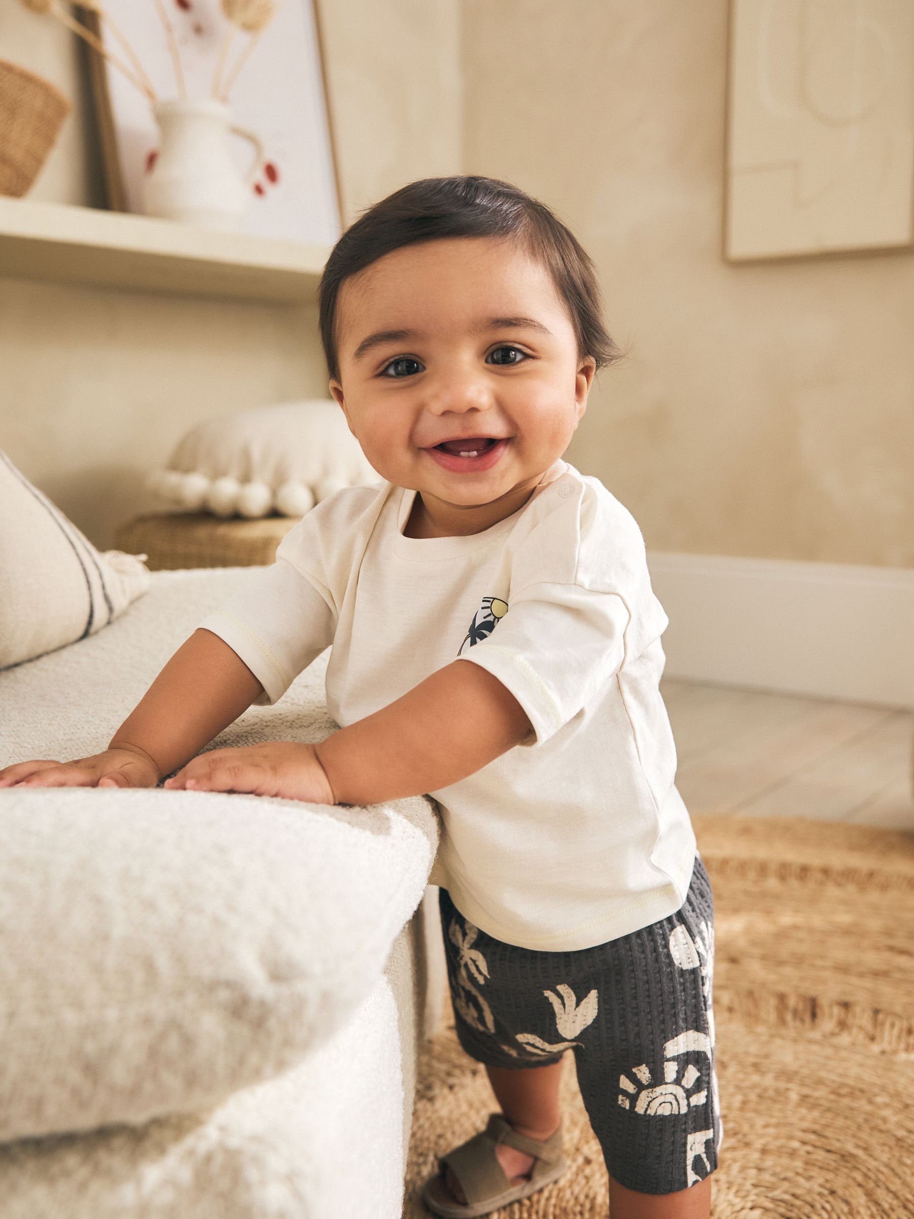 Grey/White Palm Top and Shorts Baby Set (0mths-2yrs) image 4