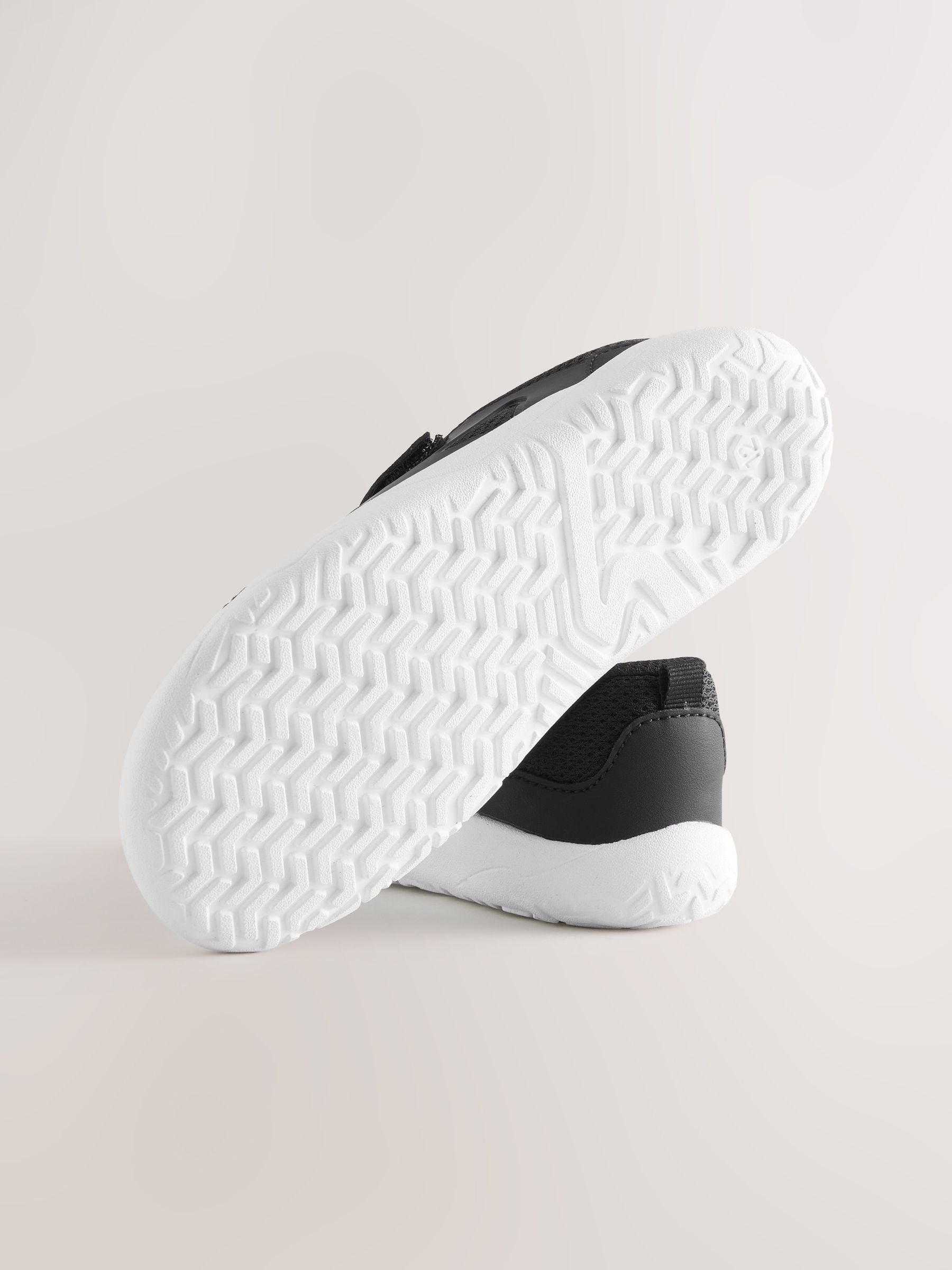 Black/White Barefoot Touch Fastening Elastic Lace Trainers image 3