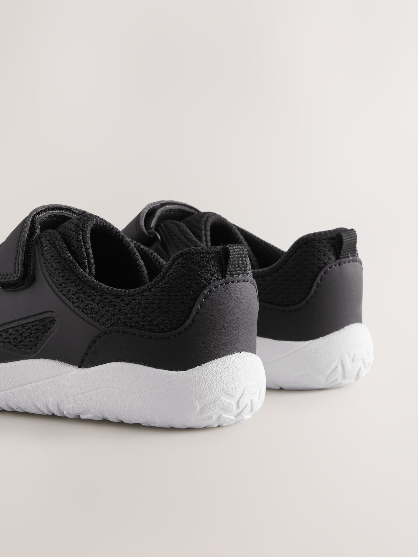 Black/White Barefoot Touch Fastening Elastic Lace Trainers image 4