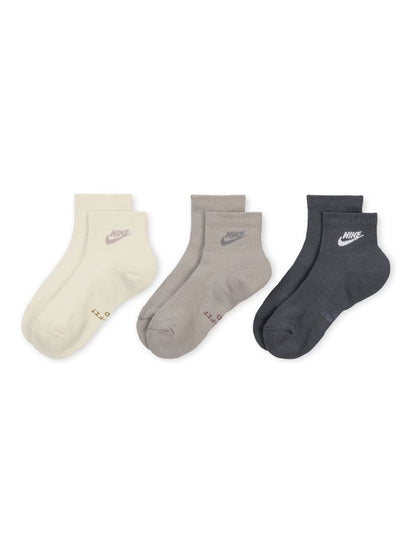 Nike Natural Ankle Everyday Crew Socks 3 Pack - image 2
