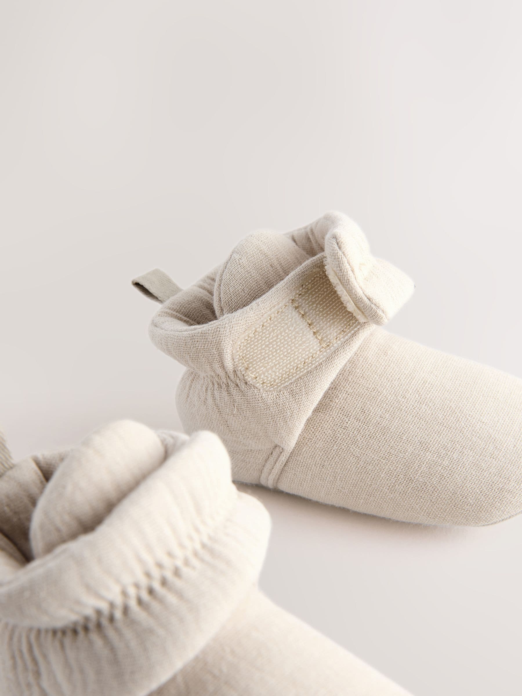 Neutral Muslin Wrap Baby Slipper Boots (0-18mths) image 3