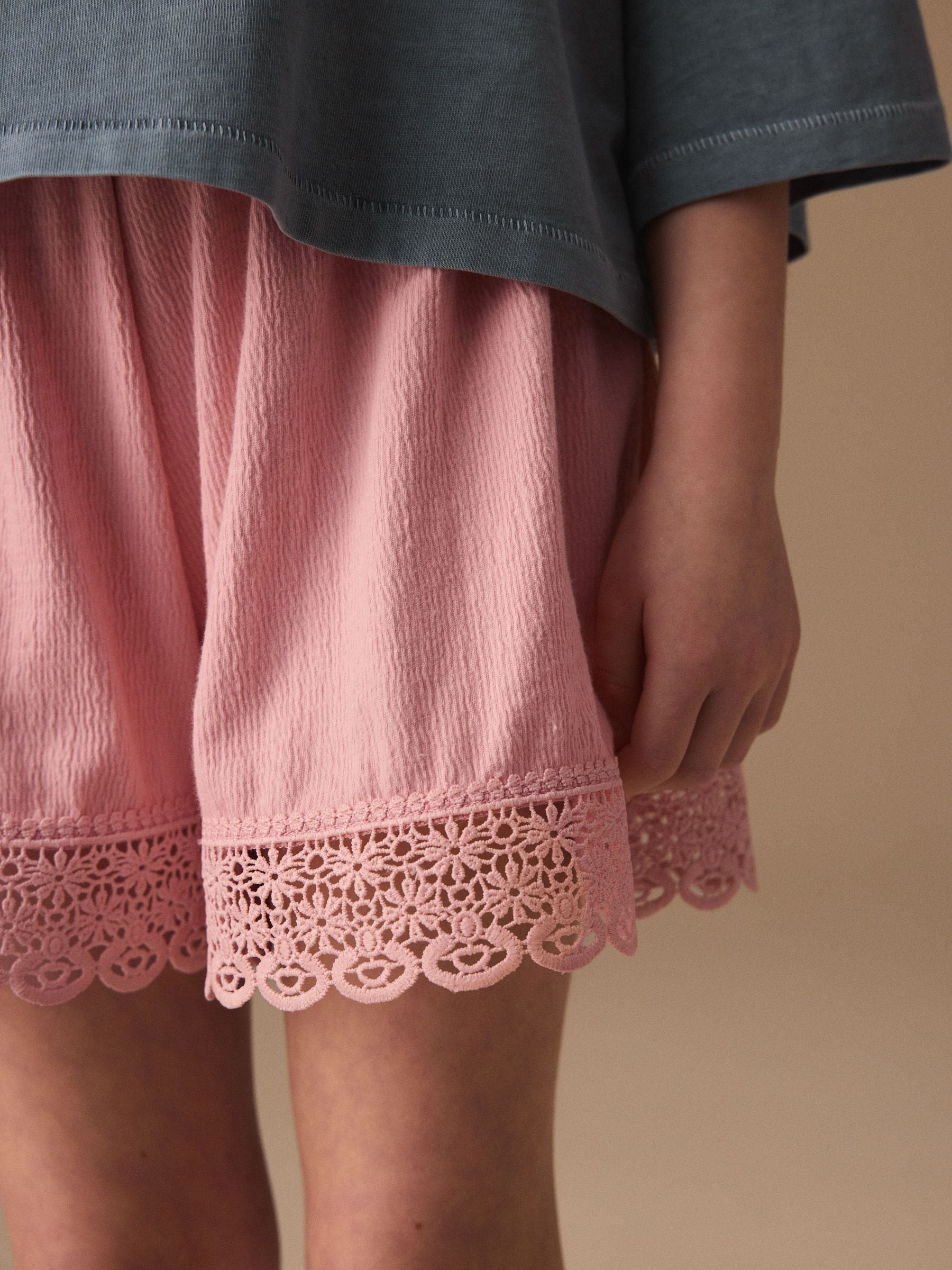 Dsiney Kidz - Grey/Pink Flower Detail T-Shirt and Textured Shorts Set (3-16yrs) image 5