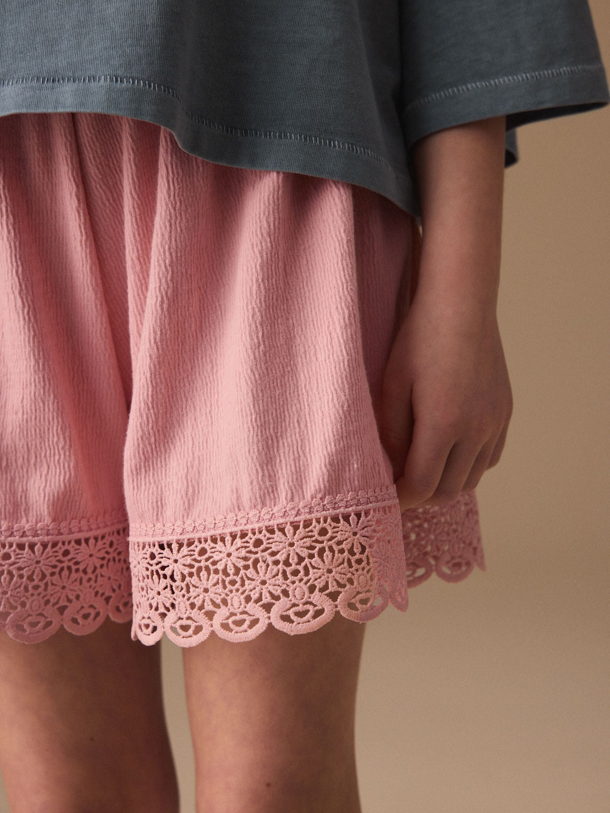 Dsiney Kidz - Grey/Pink Flower Detail T-Shirt and Textured Shorts Set (3-16yrs) image 5