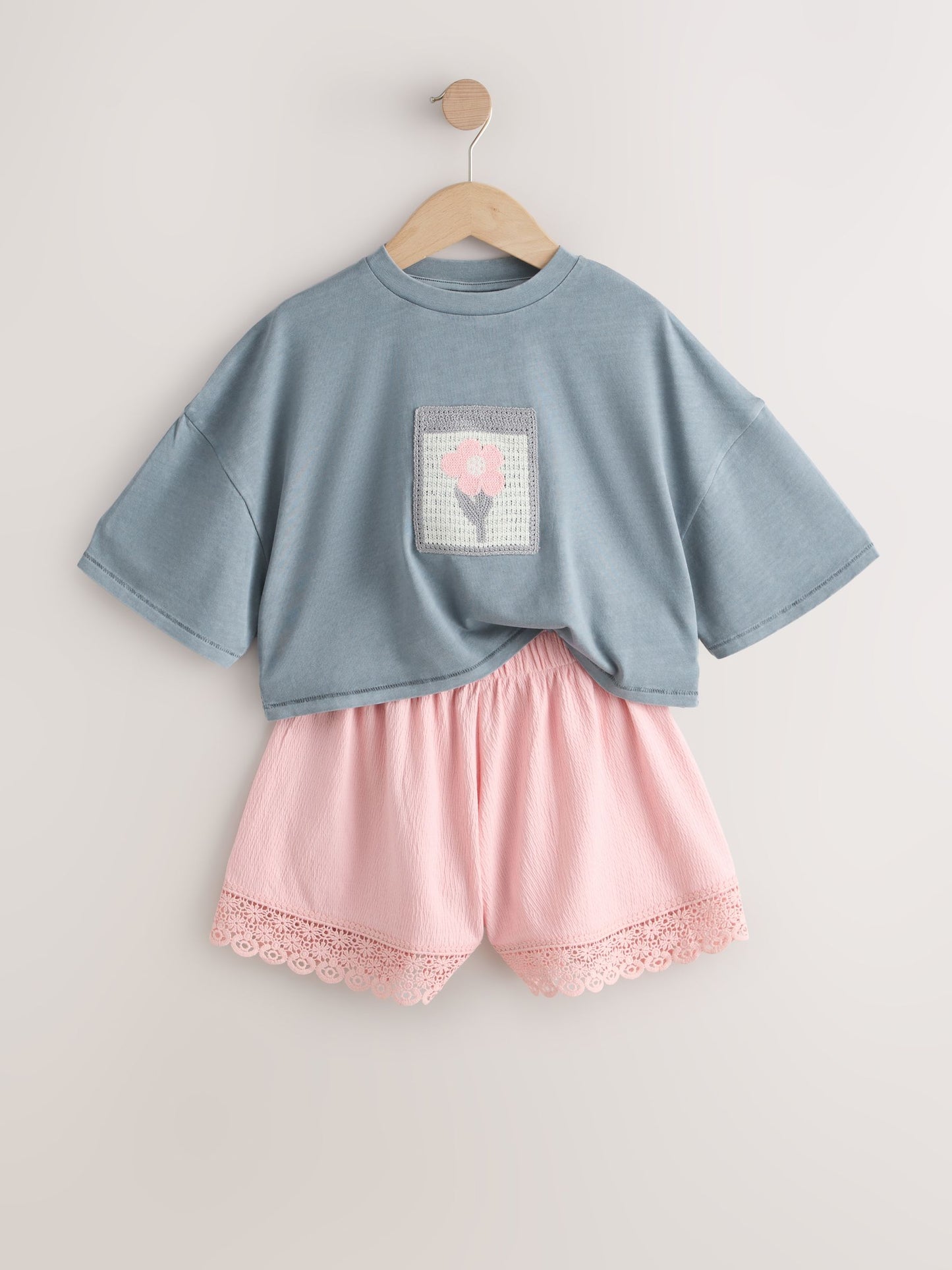 Dsiney Kidz - Grey/Pink Flower Detail T-Shirt and Textured Shorts Set (3-16yrs) image 7