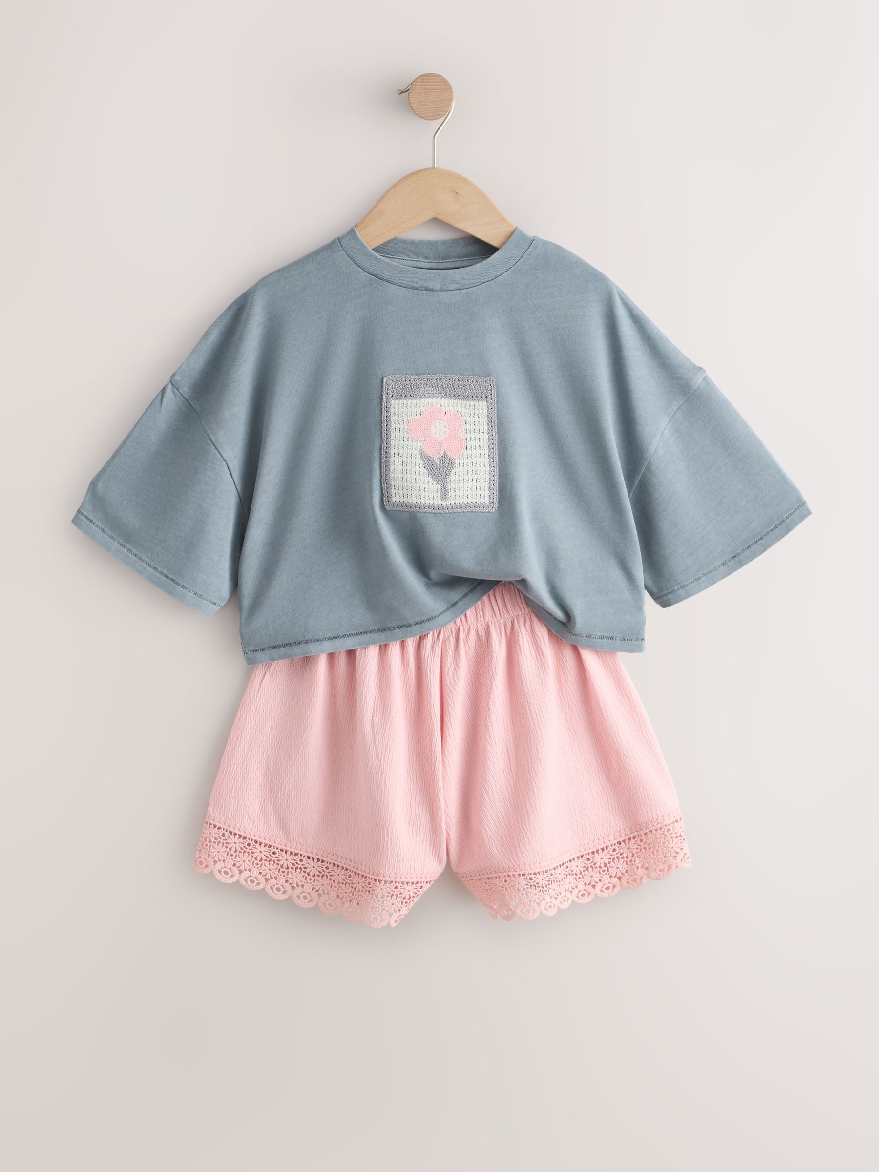 Dsiney Kidz - Grey/Pink Flower Detail T-Shirt and Textured Shorts Set (3-16yrs) image 7