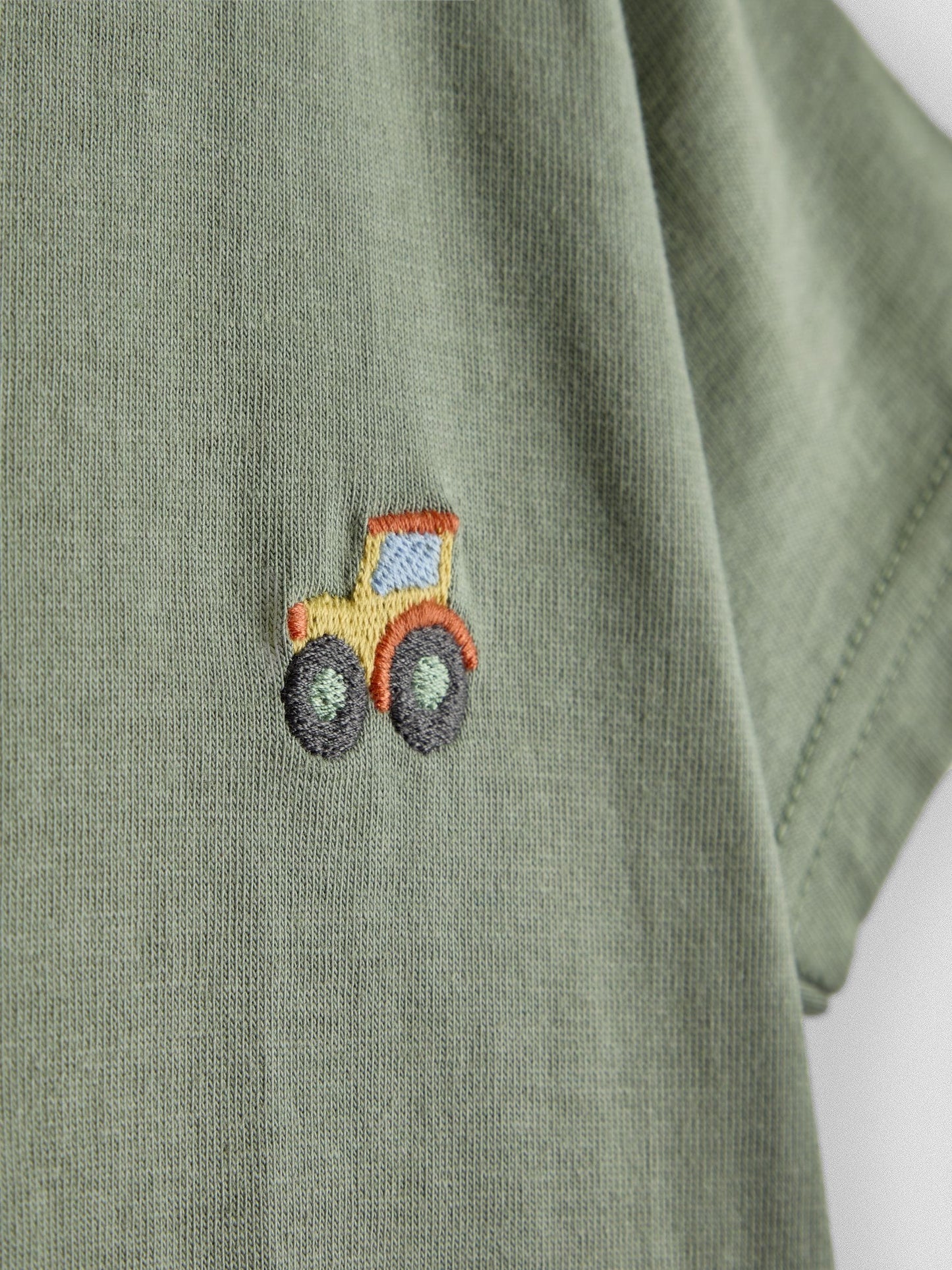 Dsiney Kidz - JoJo Maman Bébé Natural & Khaki Green Tractor 2-Pack Appliqué & Printed T-Shirts image 7