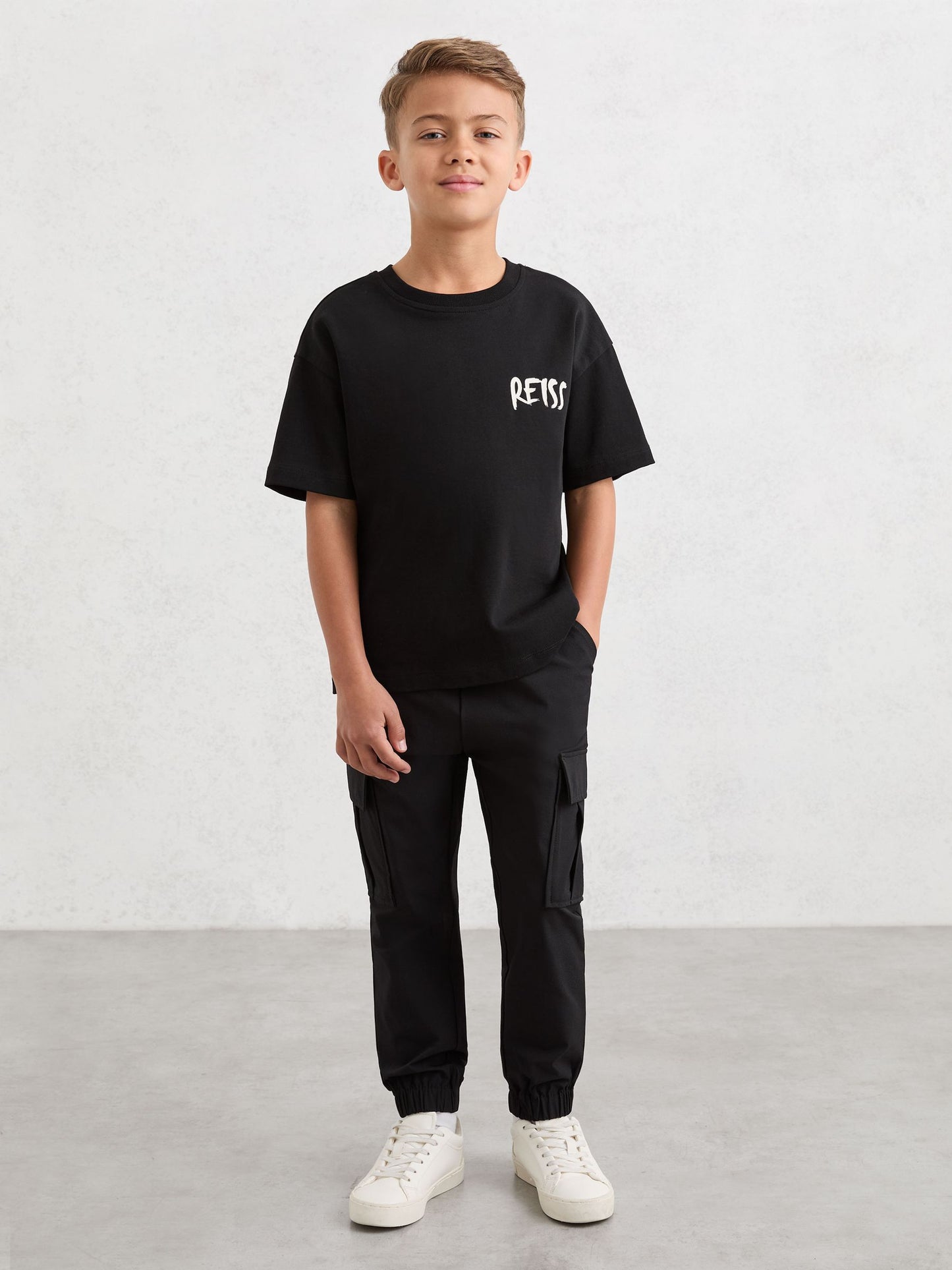 Reiss Black Abbott 3-9 yrs Cotton Relaxed Logo-Print T-Shirt image 1