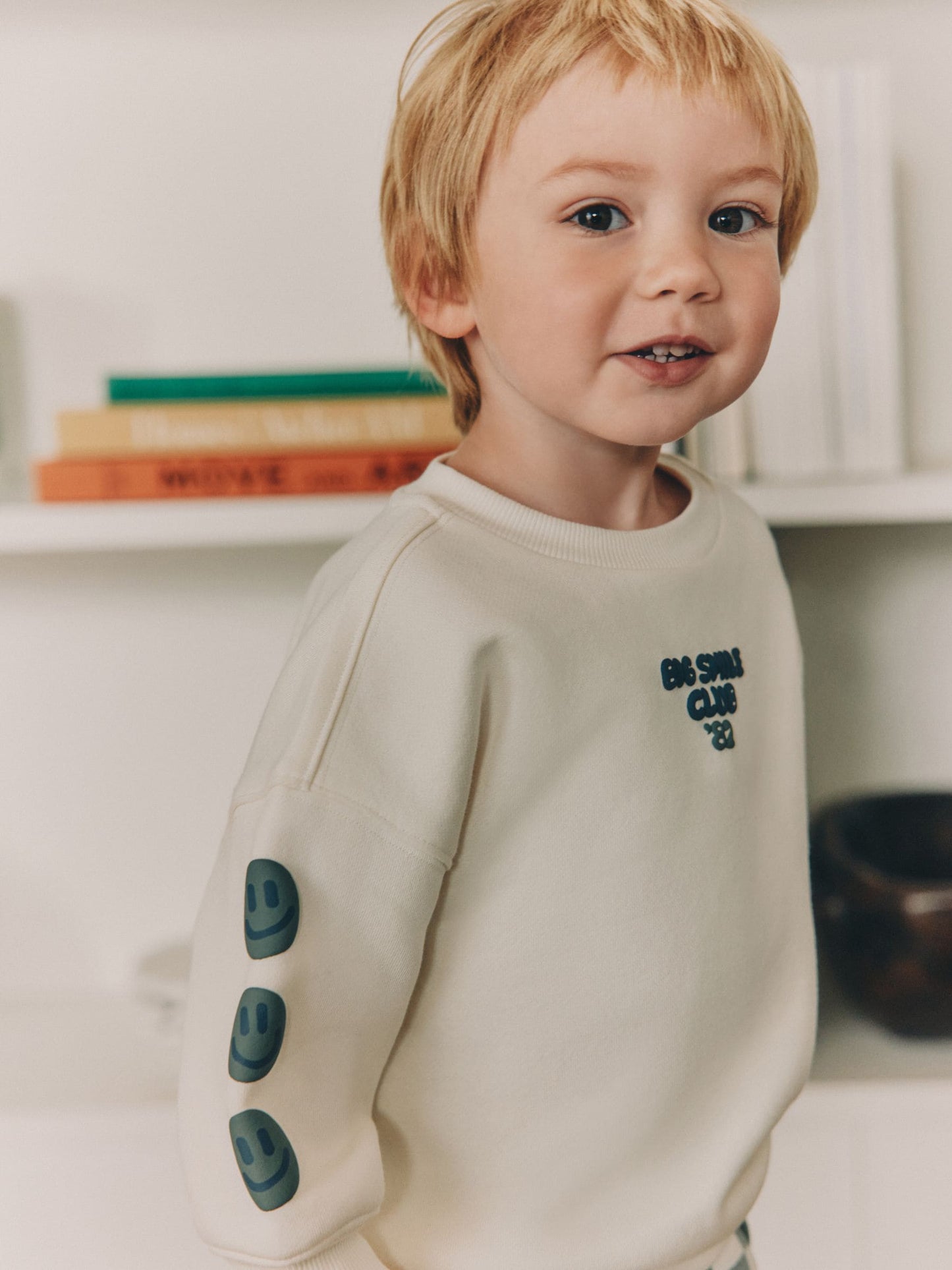 Dsiney Kidz - White and Green Long Sleeve Top and Trousers Set (3mths-7yrs) image 4