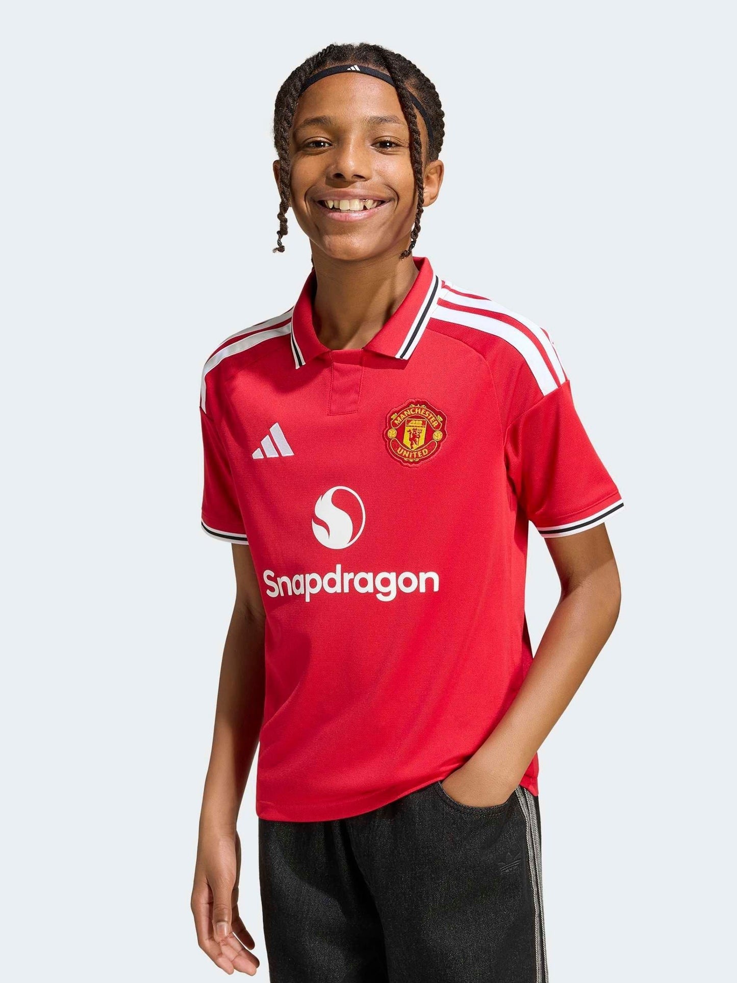 Dsiney Kidz - adidas Red Kids Manchester United 26/27 Home Shirt image 1