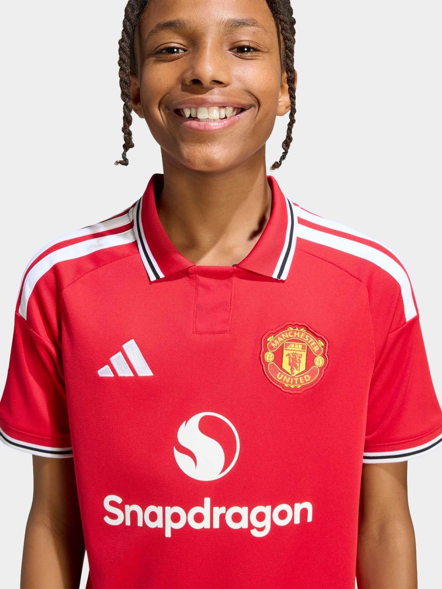 Dsiney Kidz - adidas Red Kids Manchester United 26/27 Home Shirt image 4