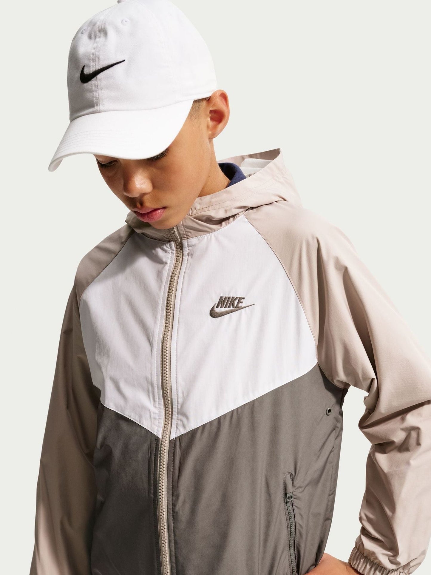Dsiney Kidz - Nike Particle Grey Sportswear Windrunner Hooded Repel Jacket image 1