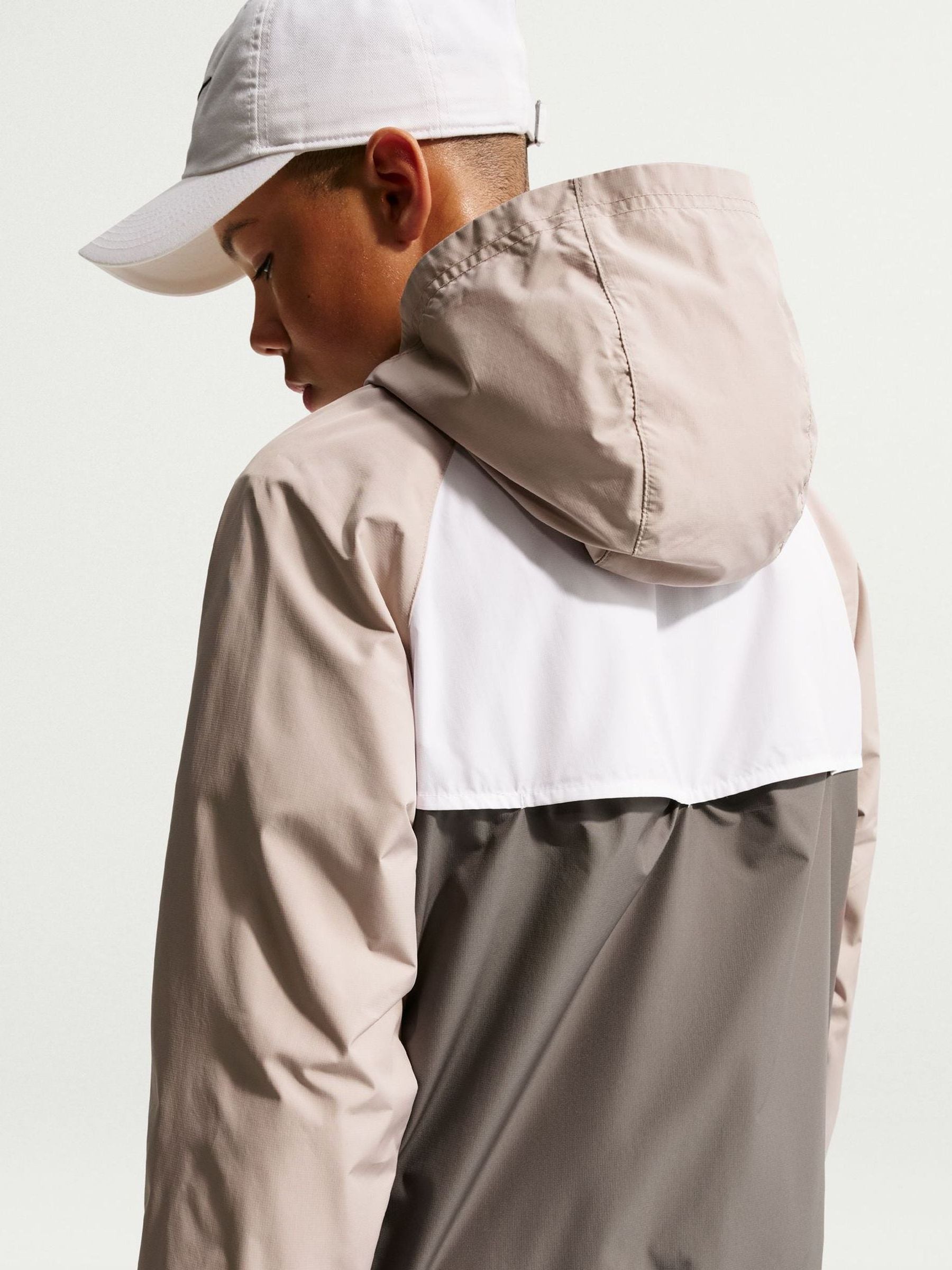 Dsiney Kidz - Nike Particle Grey Sportswear Windrunner Hooded Repel Jacket image 2