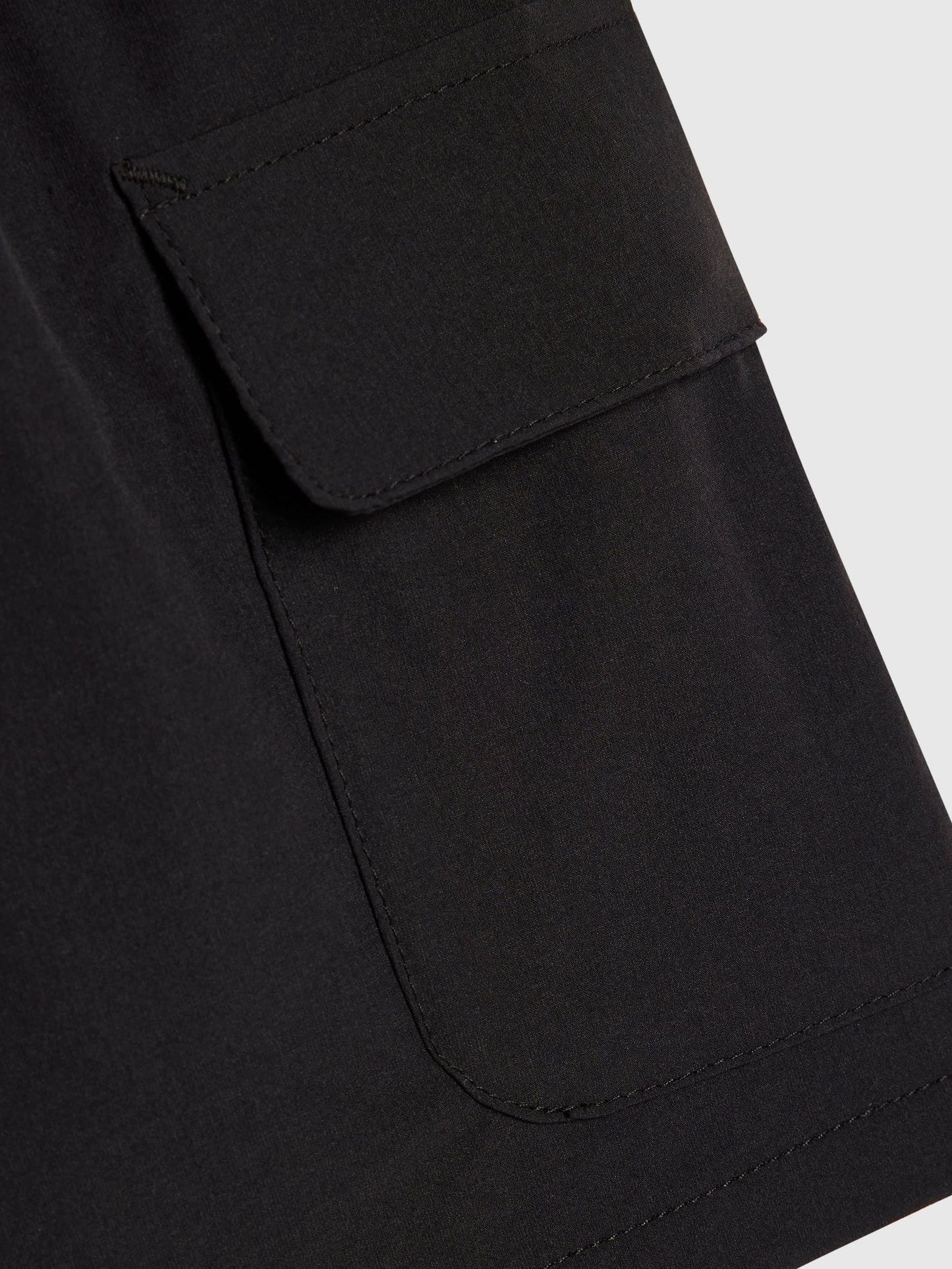 Dsiney Kidz - River Island Black Zip Pocket Cargo Shorts image 4