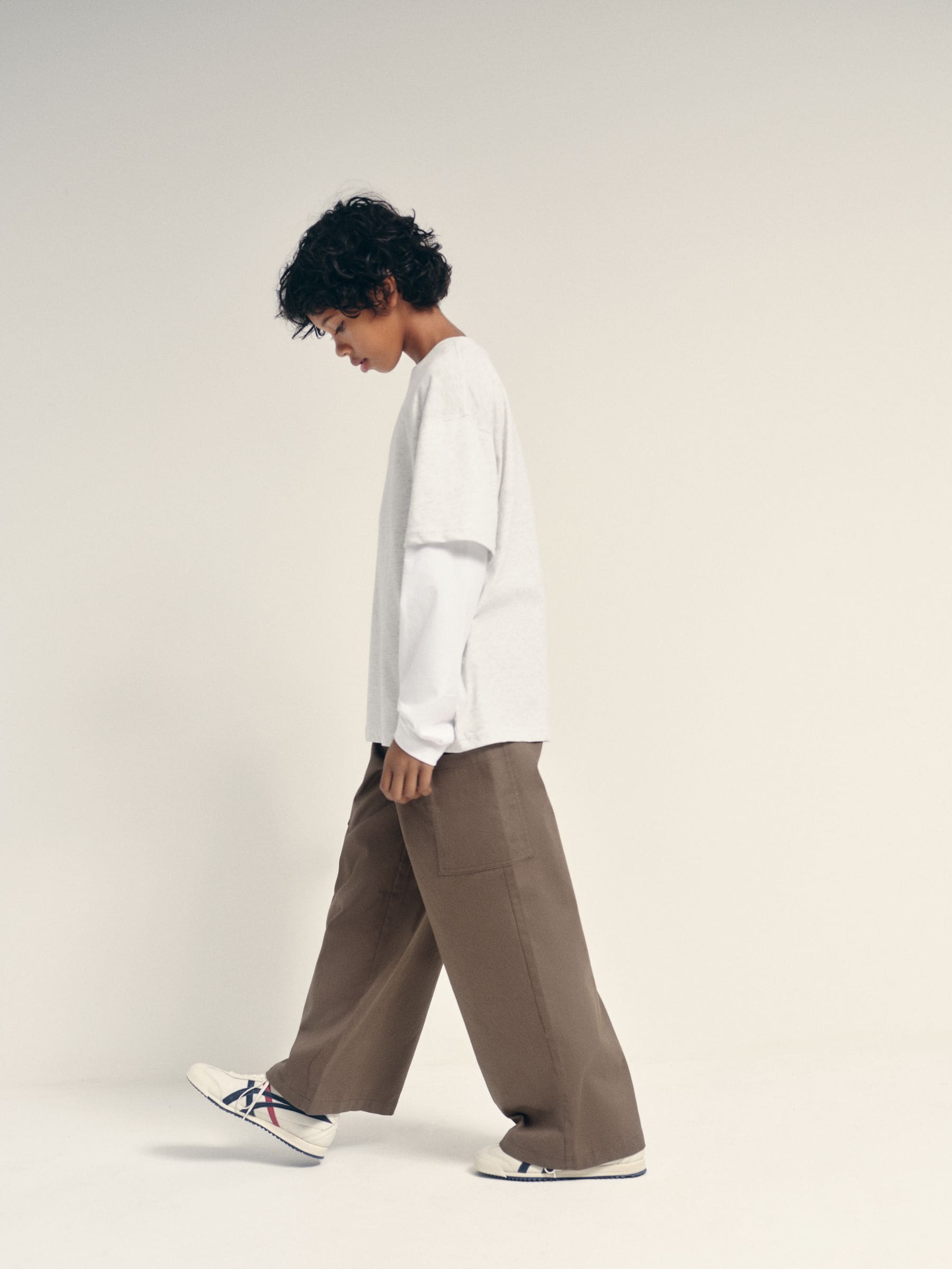 Dsiney Kidz - The Set Long Sleeve Relaxed Mock Layer T-Shirt and Woven Relaxed Trousers Set Grey/White/Brown image 5