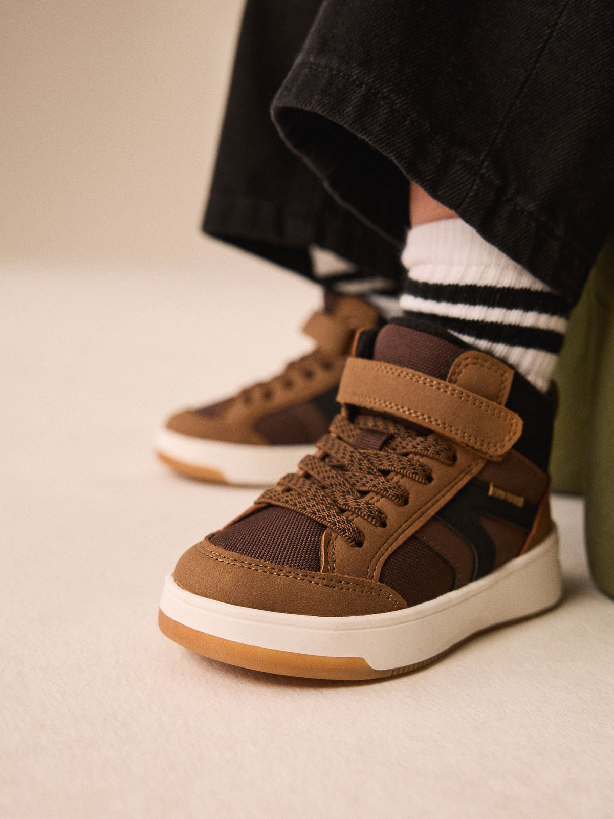 Dsiney Kidz - Brown Standard Fit (F) Touch Fastening Elastic Lace Hi-Top Trainers image 2