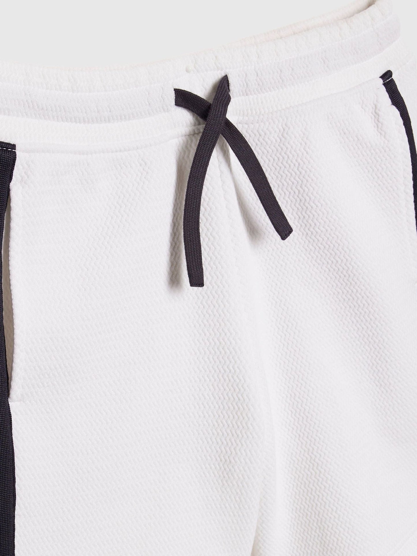 Dsiney Kidz - River Island White/Black Slim Fit Baseball Polo & Shorts Set image 4