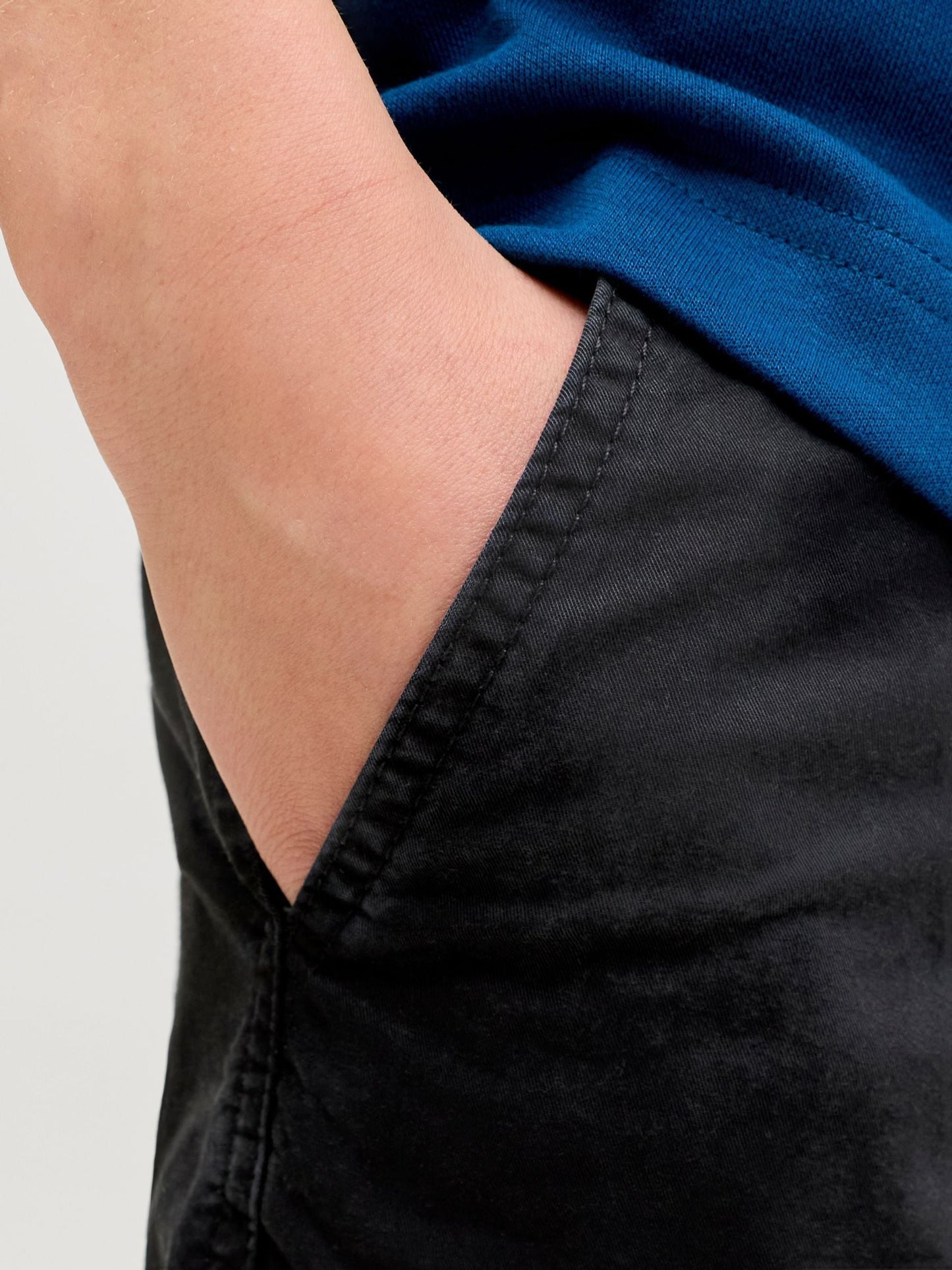 Dsiney Kidz - JACK & JONES Junior Black Relaxed Fit Cargo Shorts image 5