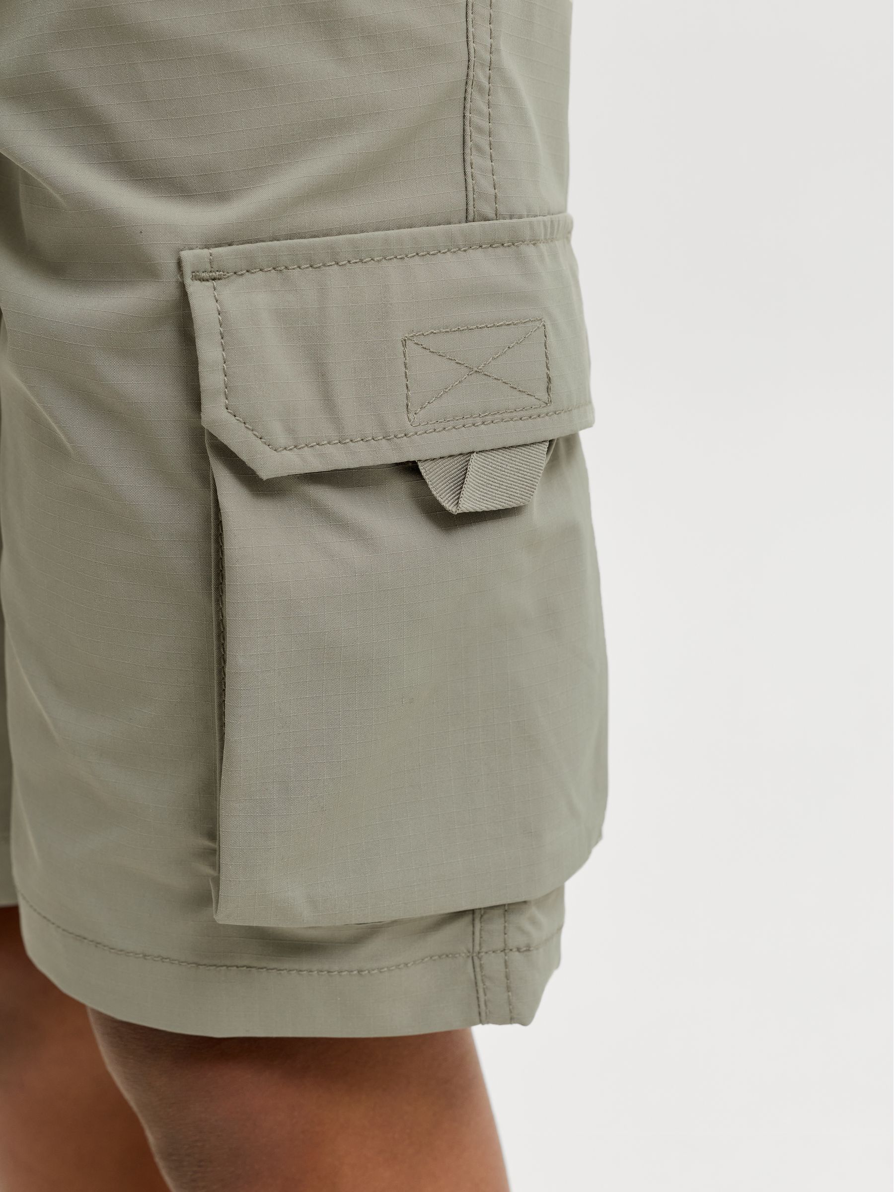 Dsiney Kidz - JACK & JONES JUNIOR Green Tech Cargo Jogger Shorts image 4