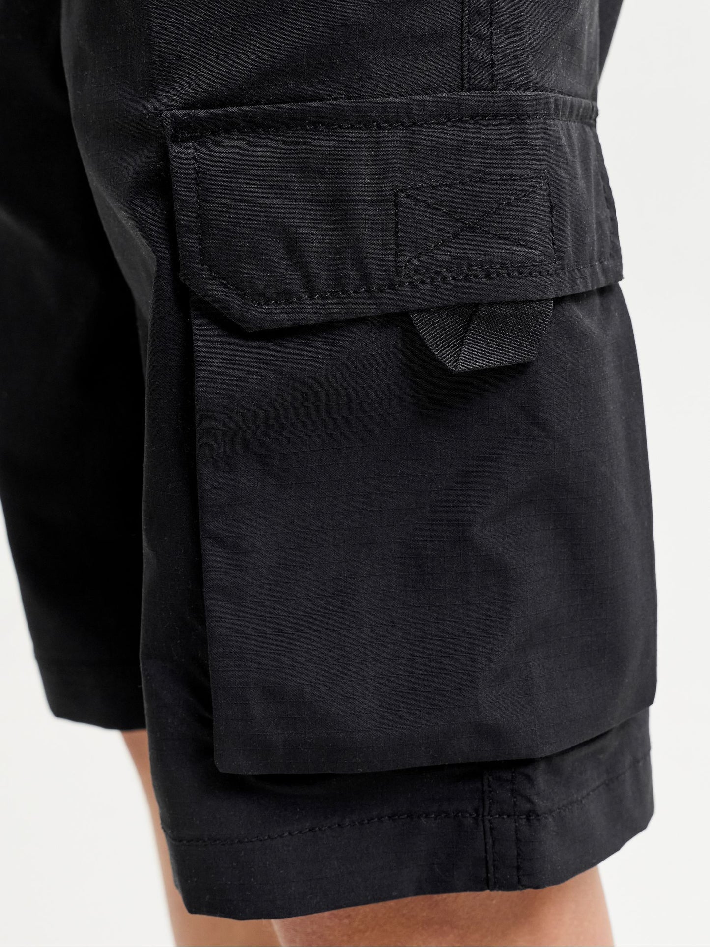 Dsiney Kidz - JACK & JONES JUNIOR Black Tech Cargo Jogger Shorts image 2