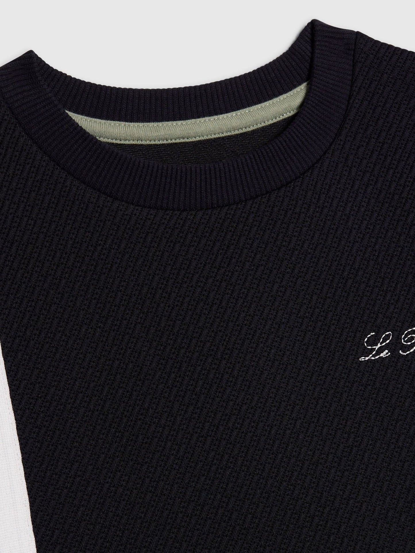 Dsiney Kidz - River Island Navy Smart Textured T-Shirt & Shorts Set image 4