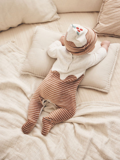 Neutral Christmas Pudding Sleepsuit & Hat Set (0mths-2yrs) - image 3