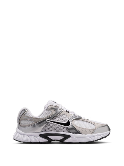 Nike White Youth V5 Runner Trainers image 1
