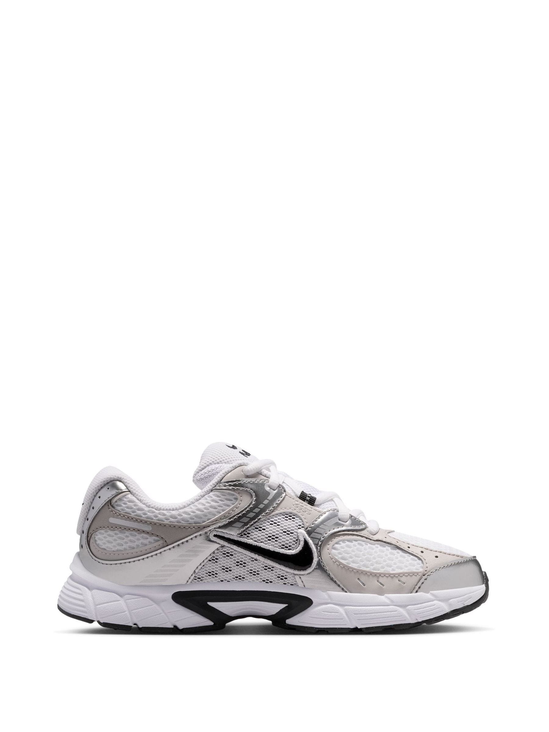 Nike White Youth V5 Runner Trainers image 2